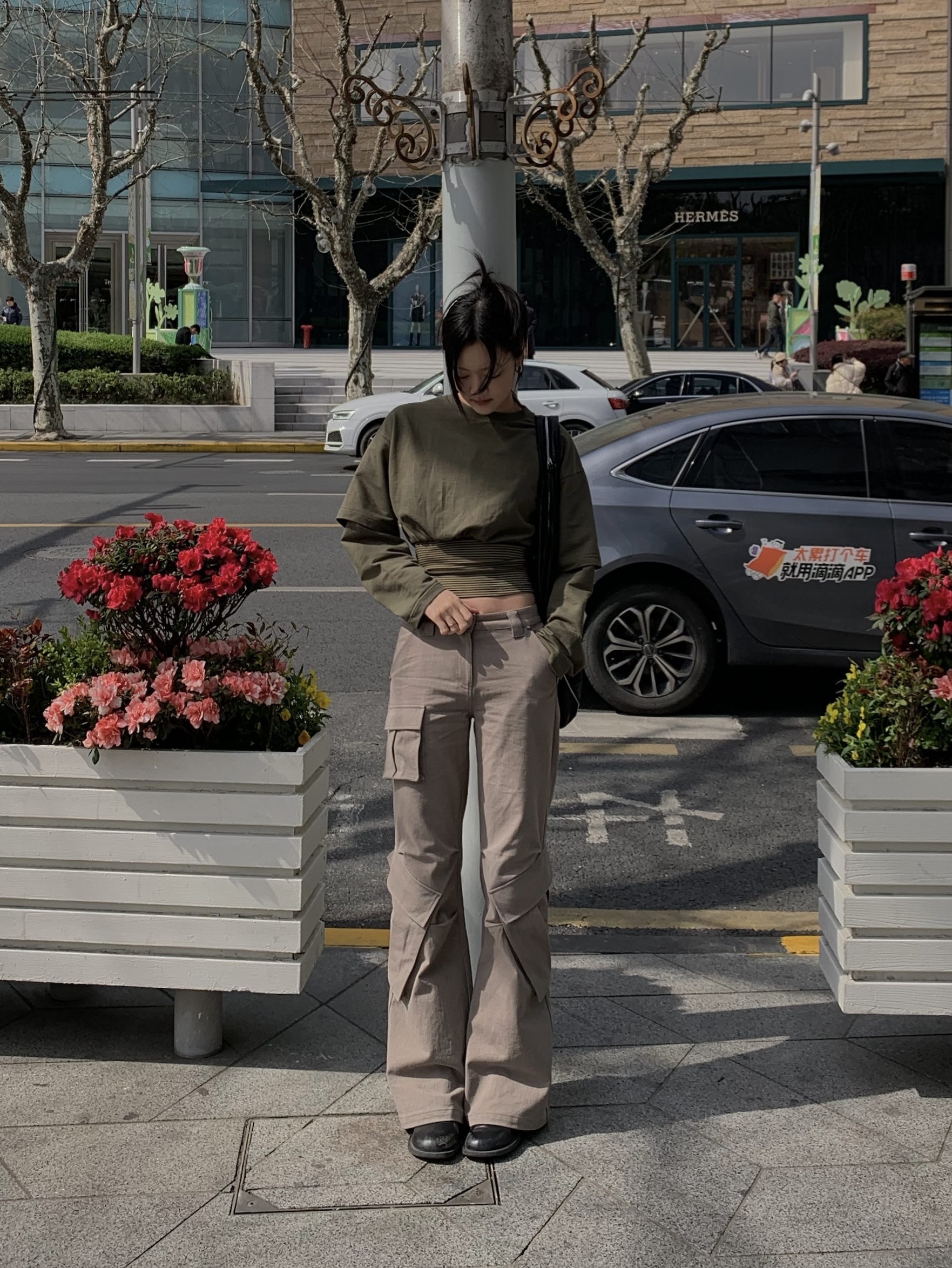 WET TAG Cargo Boots Cut Pants Khaki Gray, WET TAG Double Sleeve Banding Top Khaki 착용 스타일 - 1