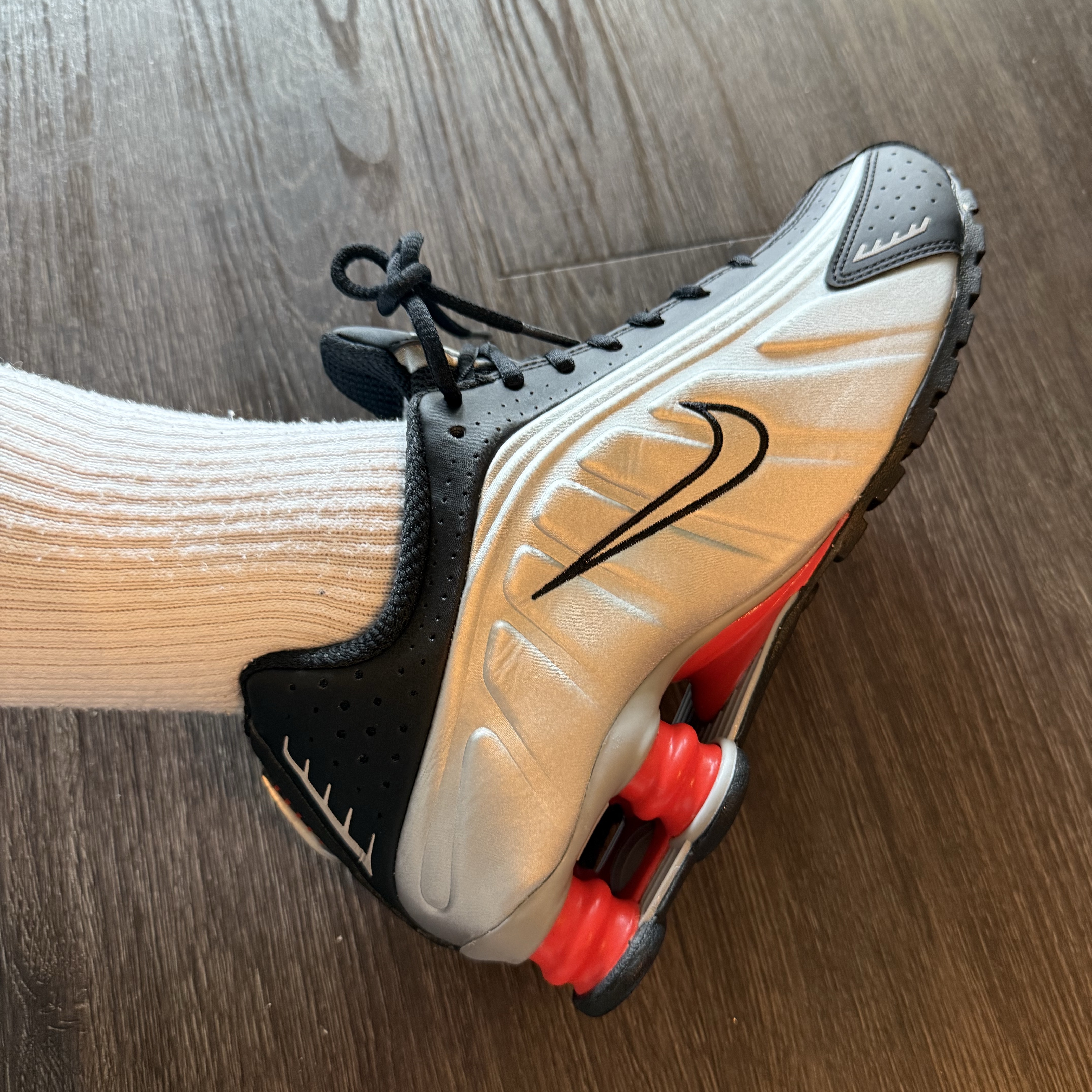 Nike Shox R4 Metallic Silver Red, Supreme x Nike Running Hat Yellow - 25SS 착용 스타일 - 2