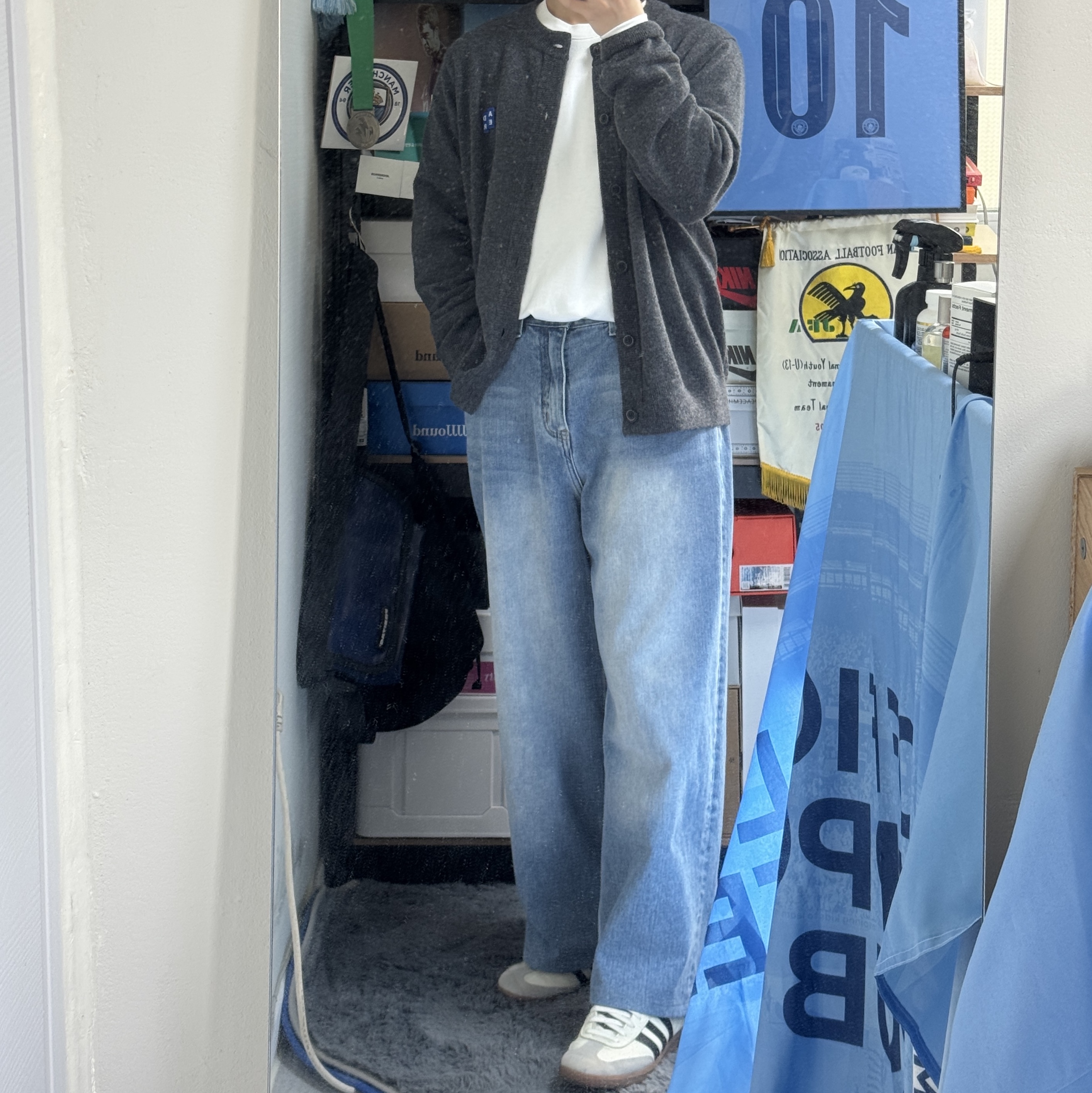 Ader Error Sig; TRS/BL Tag Cardigan 02 Charcoal, Adidas x JJJJound Samba OG Off White Core Black 착용 스타일