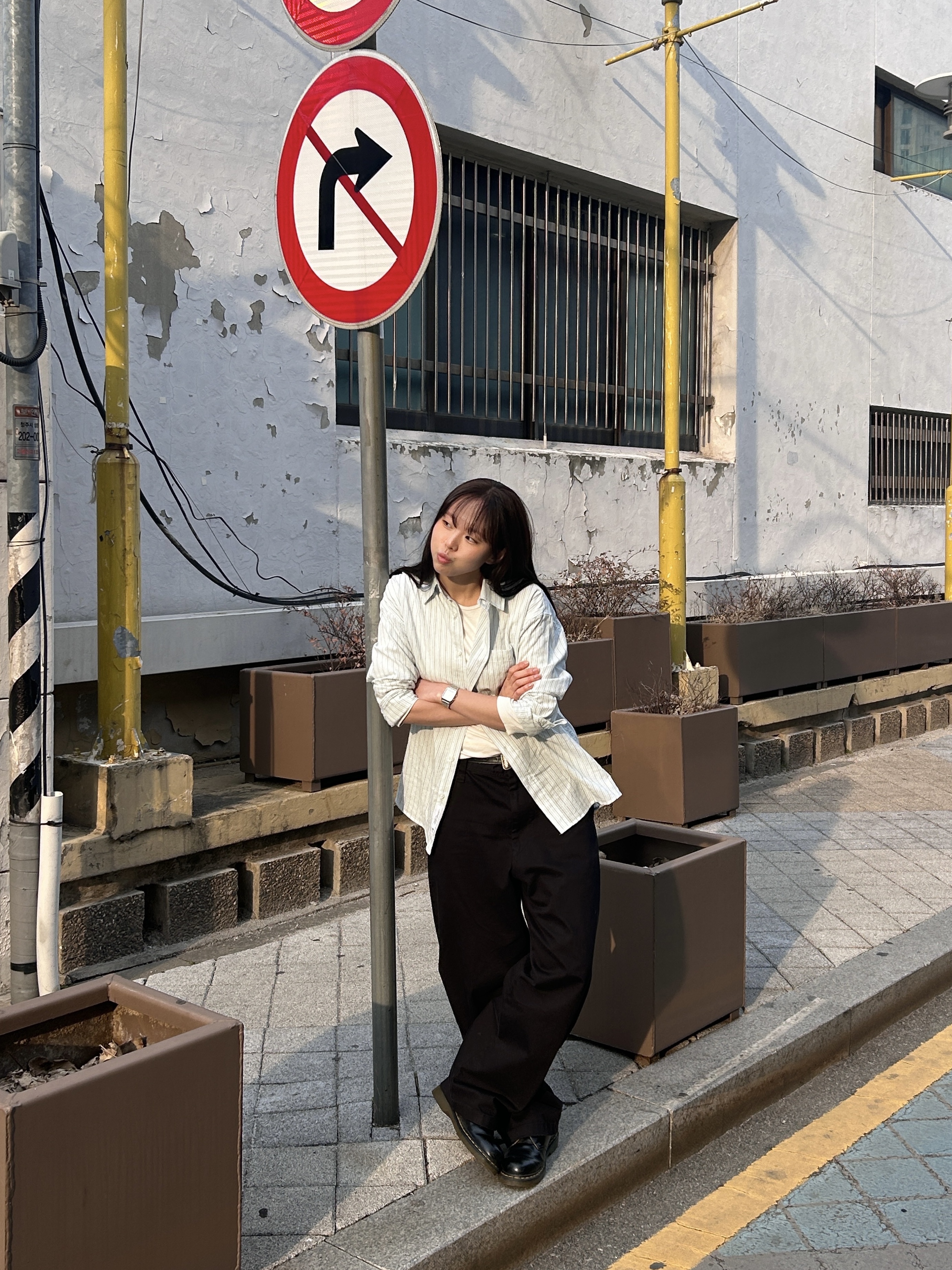 Dr. Martens 1461 Smooth Black, Casio AQ-230A-7AMQY 착용 스타일