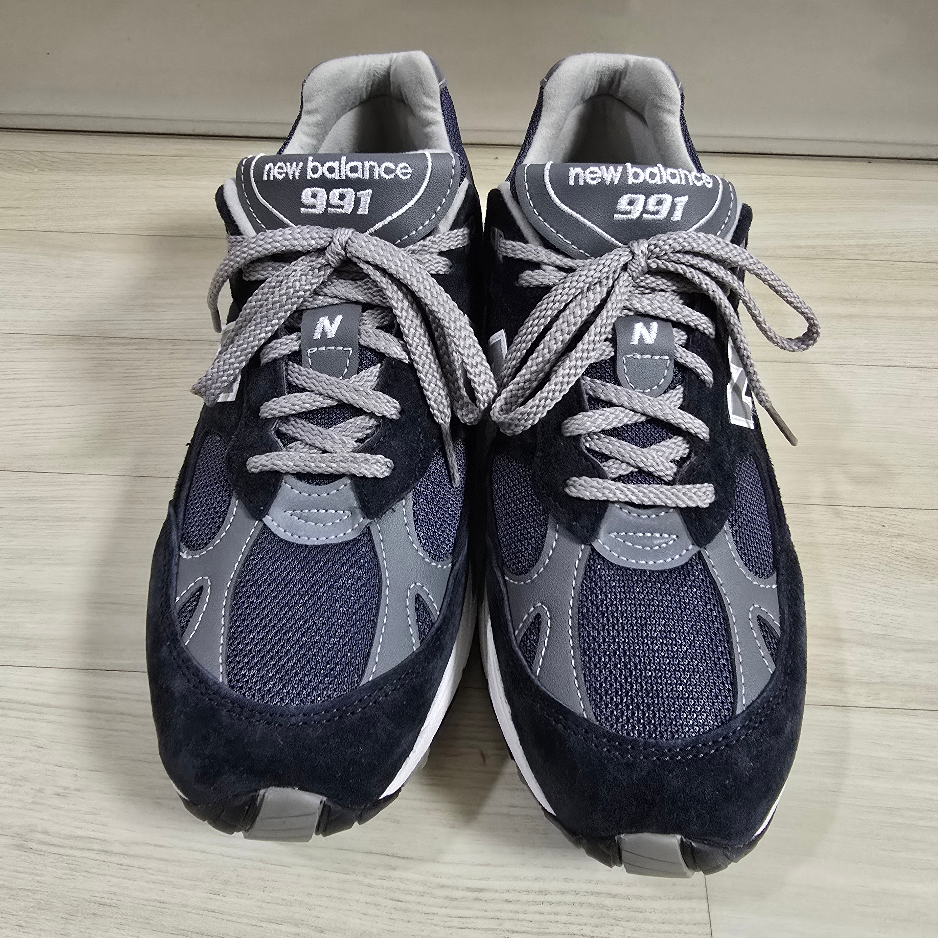 뉴발란스 991 메이드 인 UK 네이비 착용 스타일 - 1