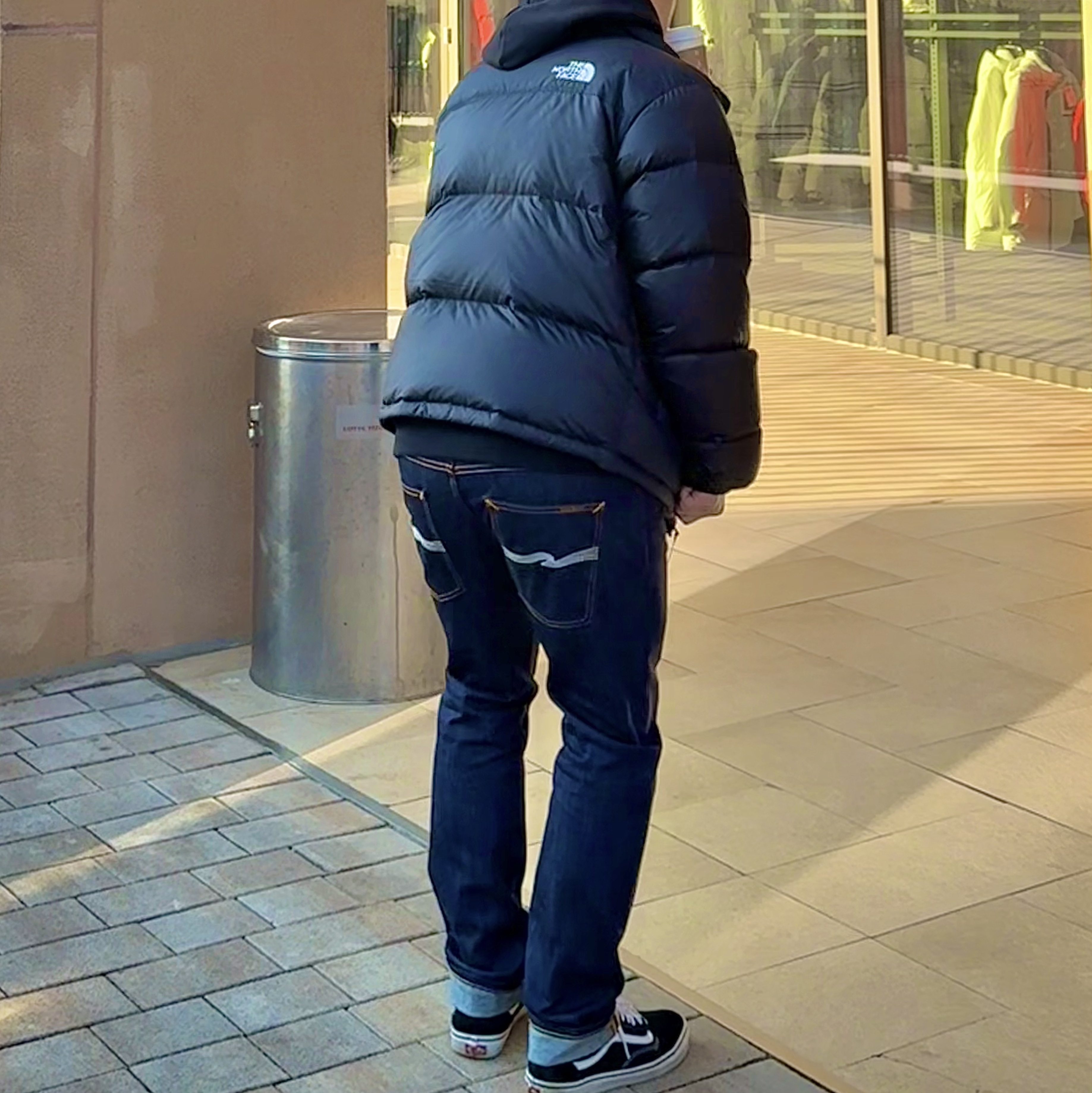 Vans Old Skool Platform Black White, The North Face 1996 Eco Nuptse Jacket Black 착용 스타일 - 3