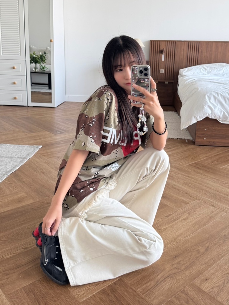 Nike x Martine Rose Shox MR4 Black, Supreme Announcing T-Shirt Chocolate Chip Camo - 25SS 착용 스타일 - 1
