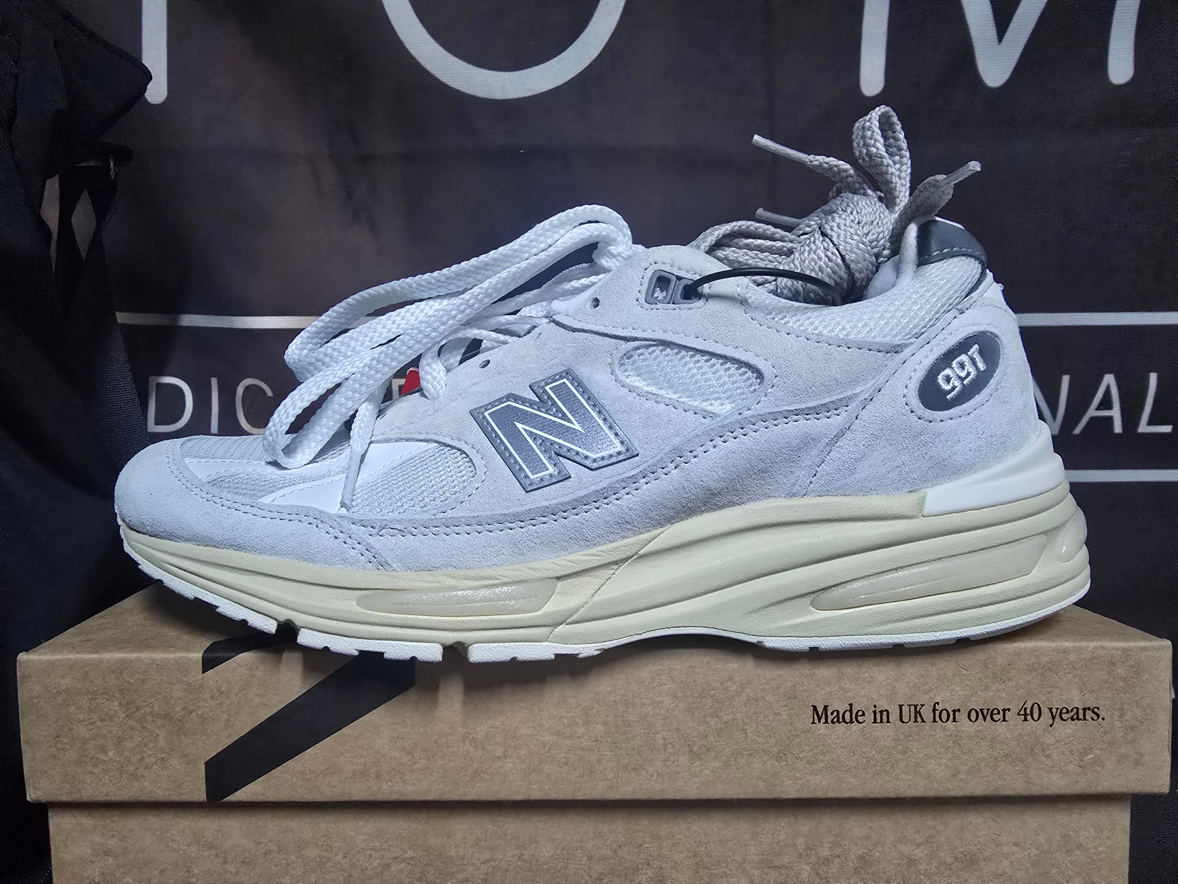 New Balance 991v2 Made in UK Wind Chime Frozen Dew 착용 스타일