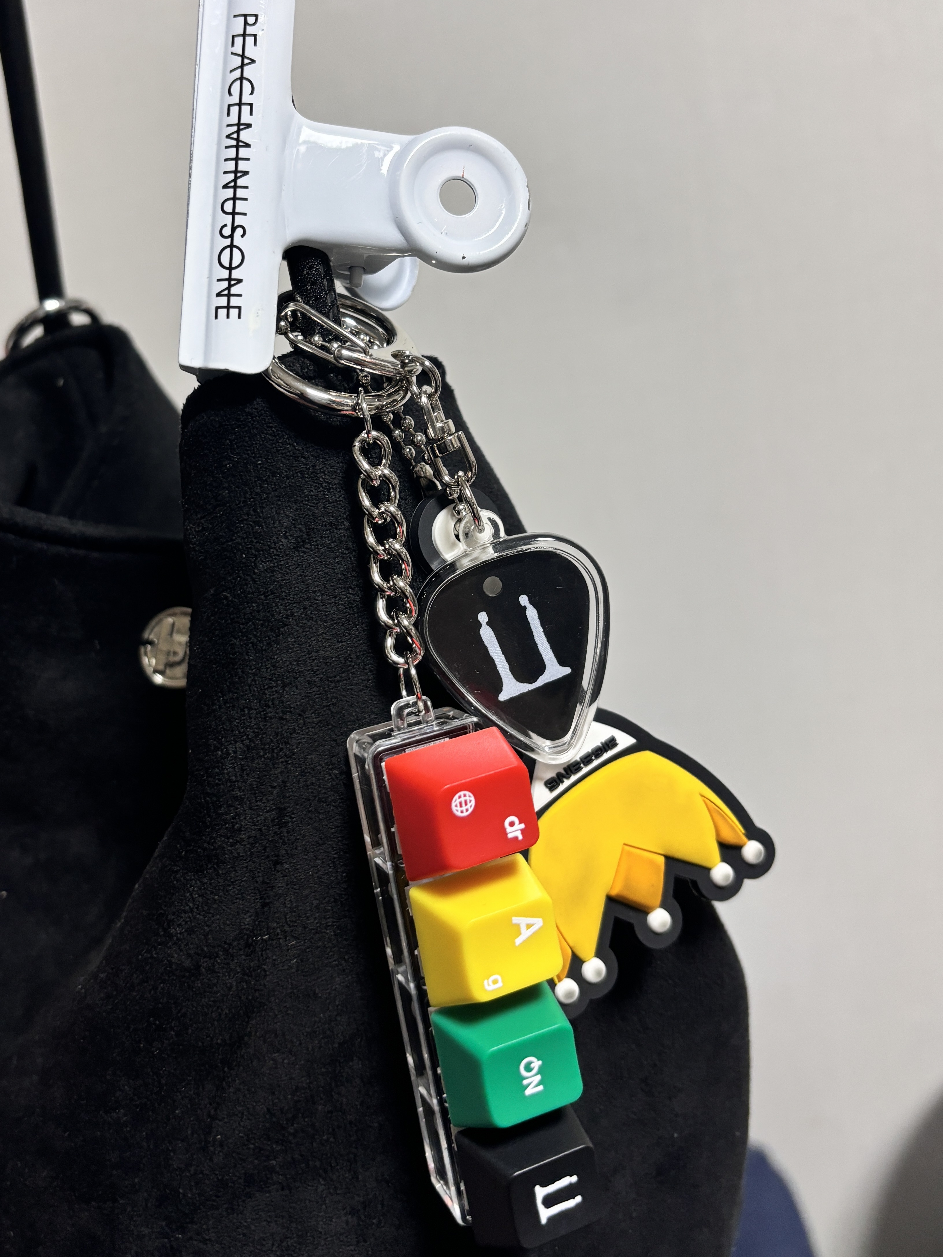 G-DRAGON Ubermensch Keycap Keyring, Peaceminusone x The Conveni Bulldog Clip Multi 착용 스타일