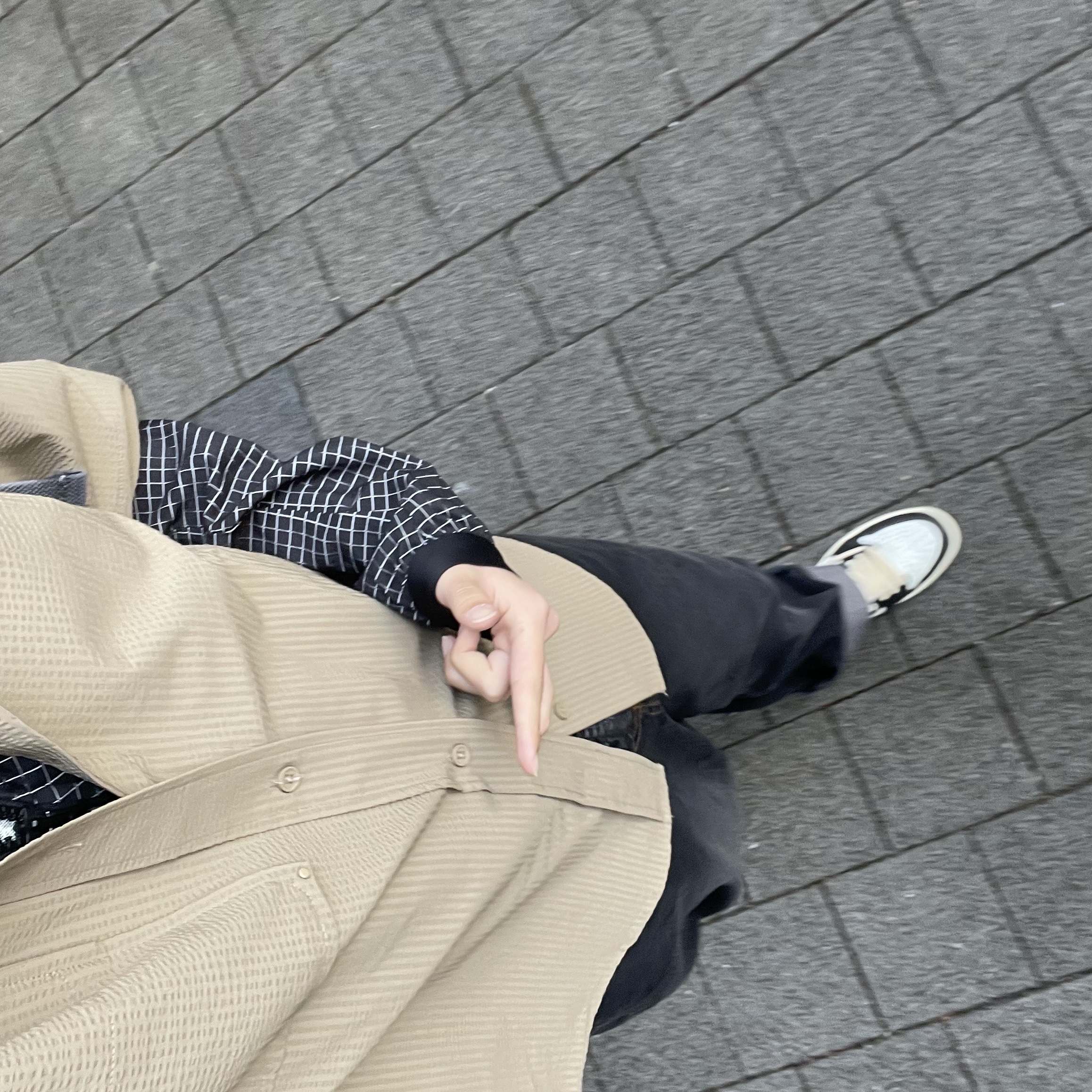 Jordan 1 x Travis Scott x Fragment Retro Low OG SP Military Blue, Suade Washed Backpack Charcoal Gray 착용 스타일 - 2