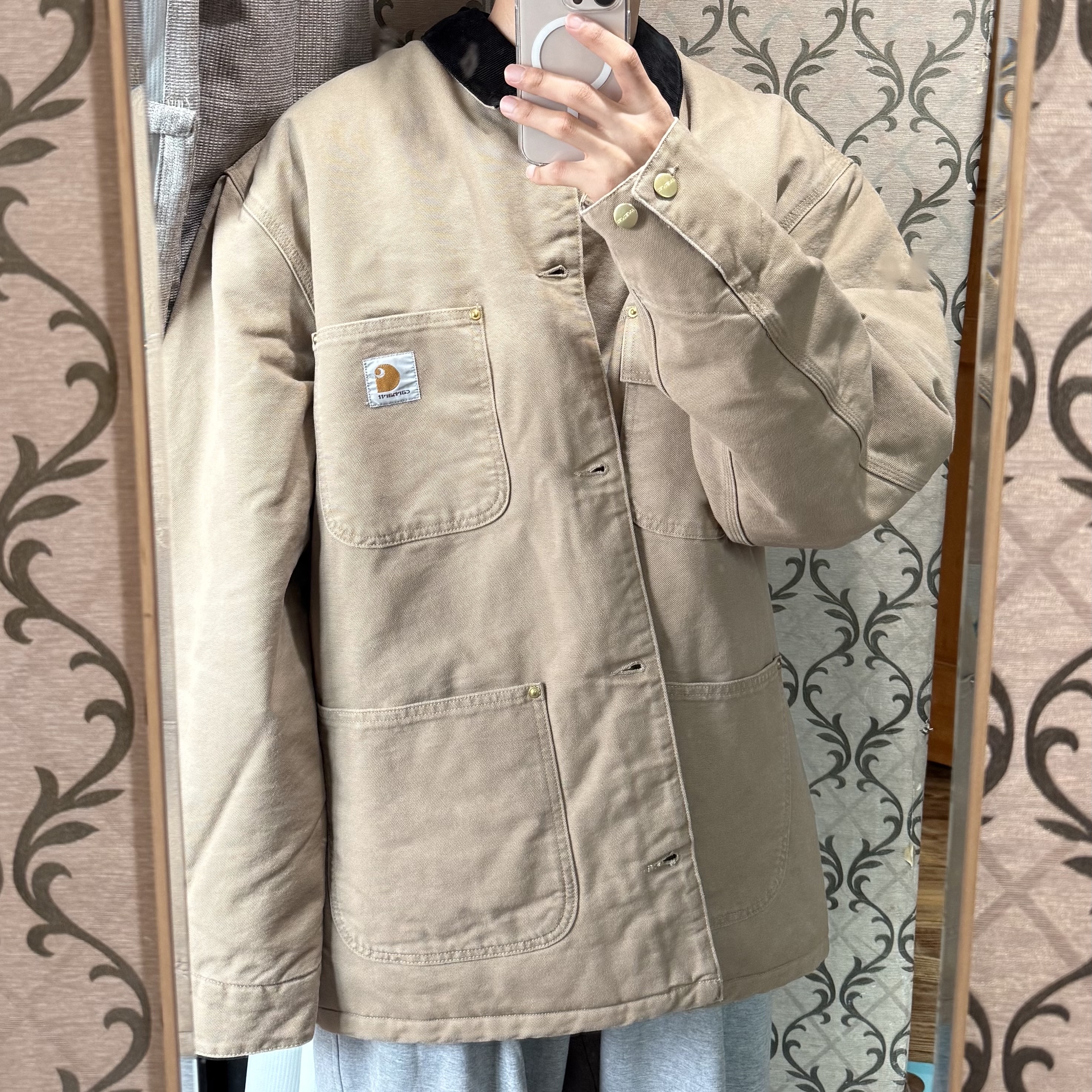 Carhartt WIP OG Chore Coat Dusty Hamilton Brown Aged Canvas - Winter 착용 스타일