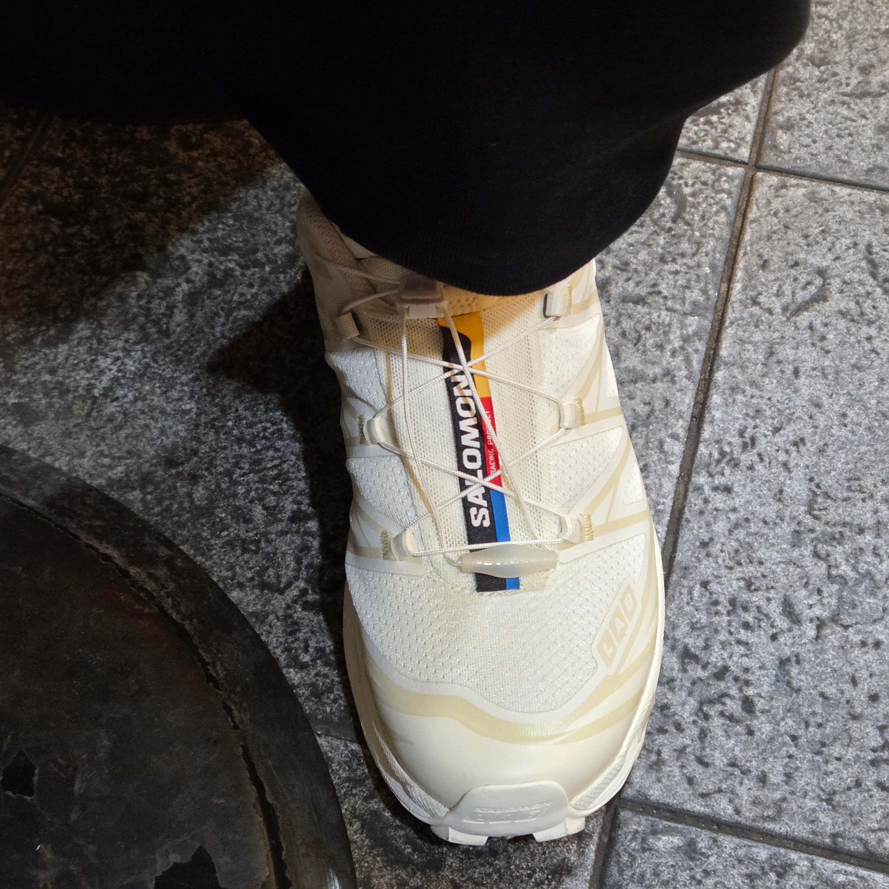 Salomon XT-6 Vanilla Ice Almond Milk 착용 스타일