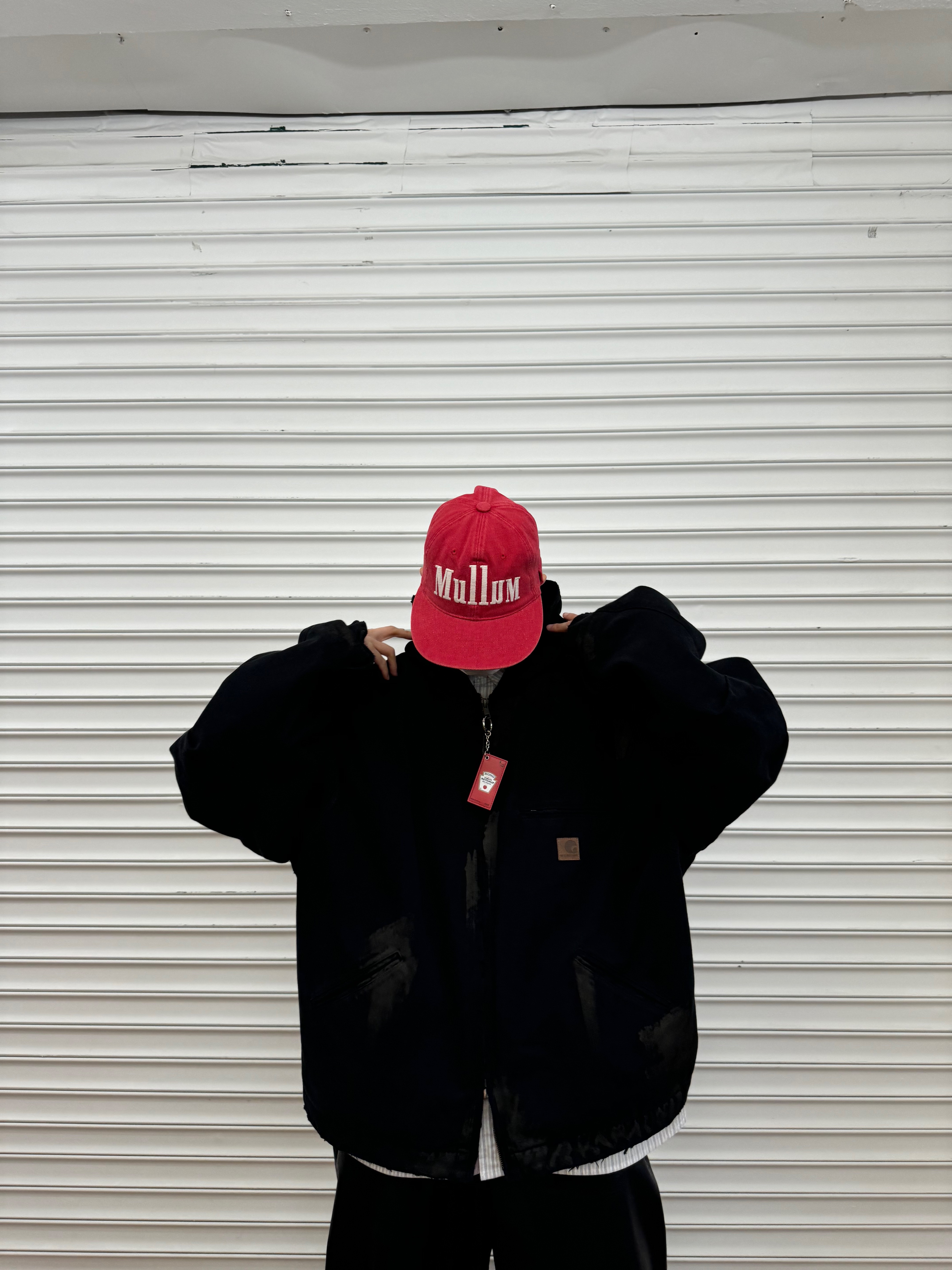 Hono Report Object Keyring Tomato Ketchup, Hono Report Typo Shirts White Stripe 착용 스타일 - 1