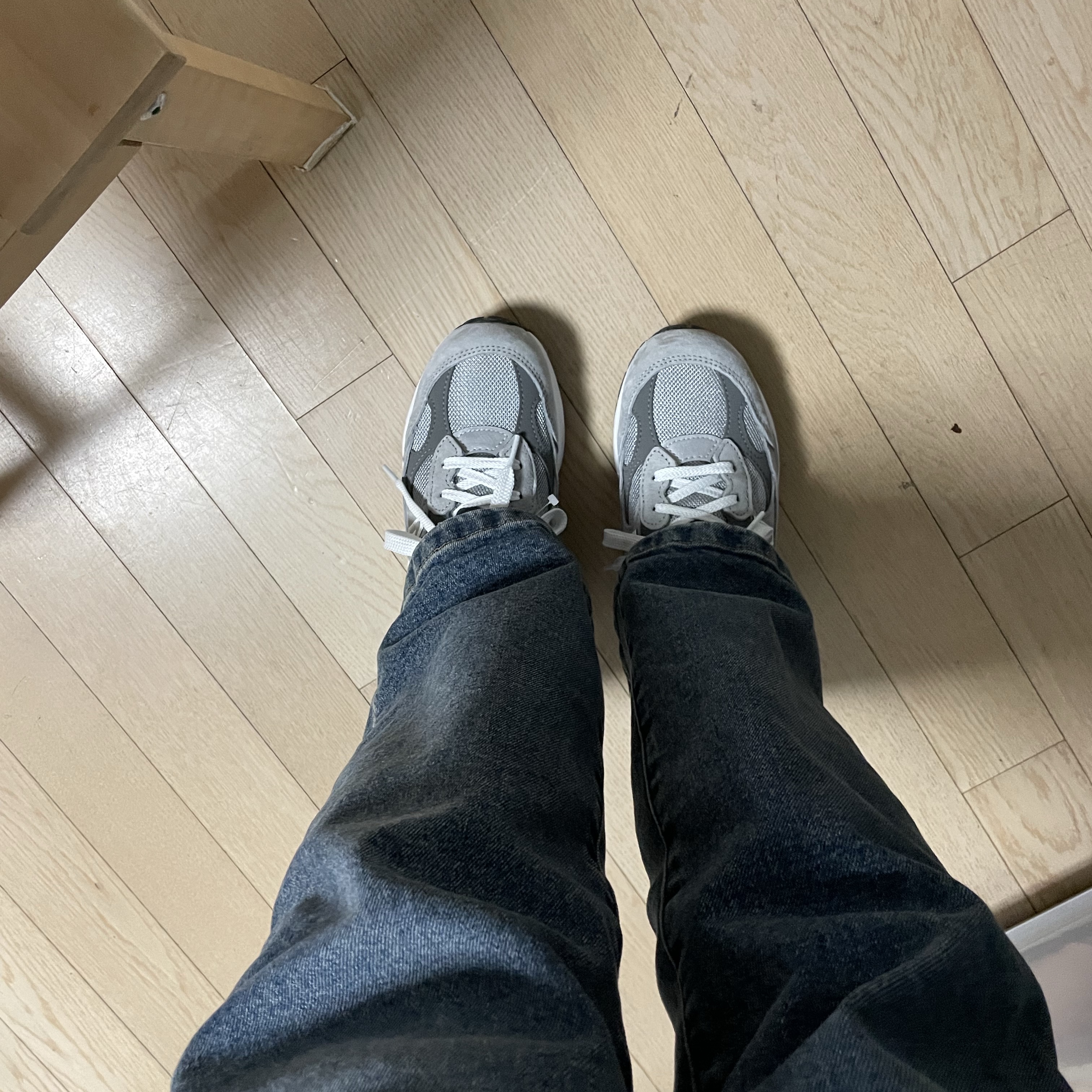 New Balance 992 Made in USA Core Grey Silver Metallic 착용 스타일 - 2