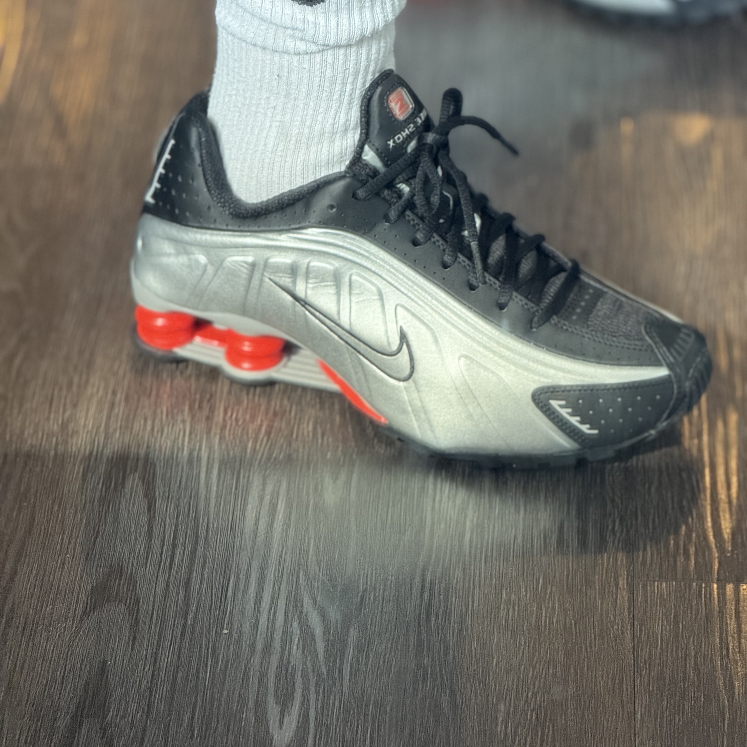 Nike Shox R4 Metallic Silver Red, Supreme x Nike Running Hat Yellow - 25SS 착용 스타일 - 4