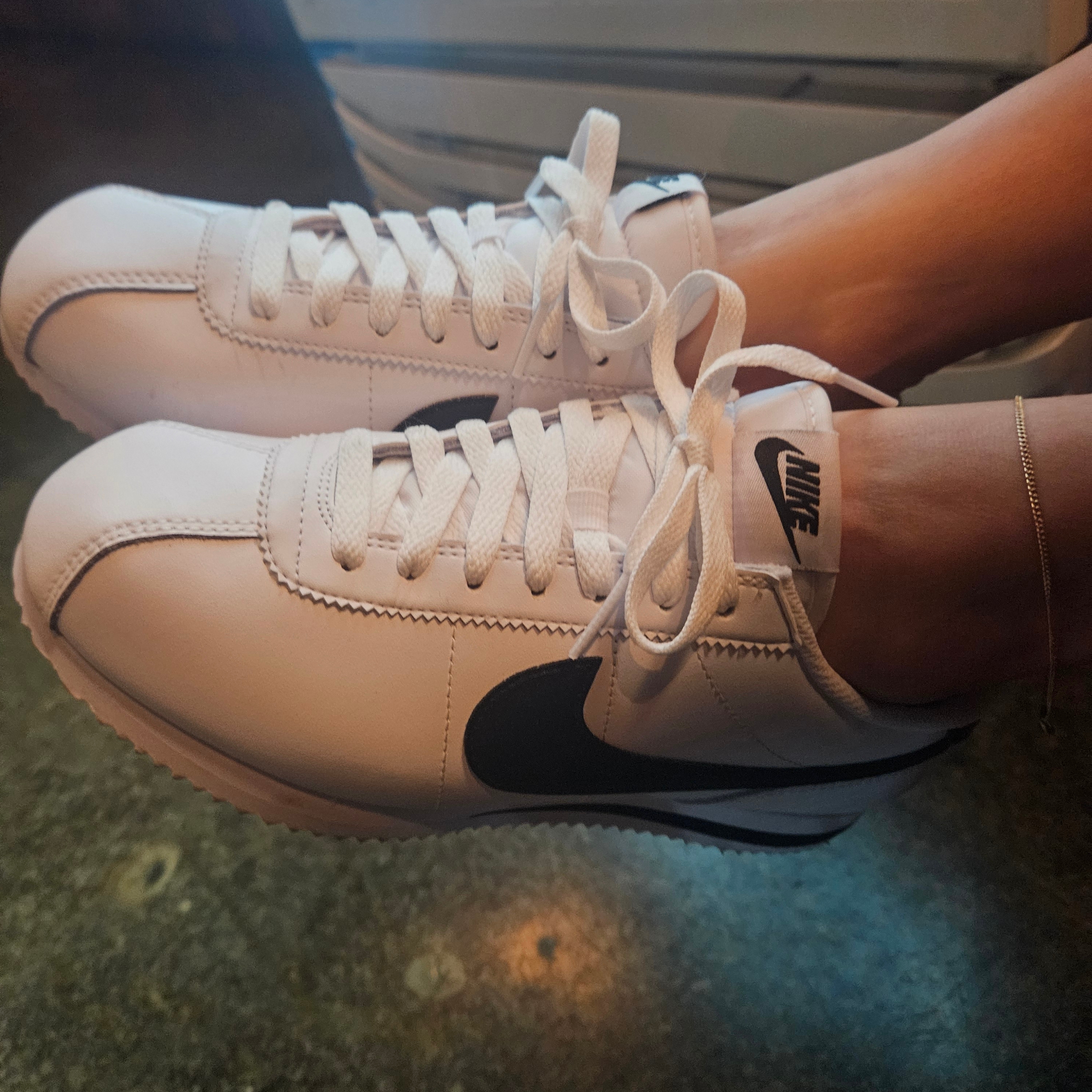 (W) Nike Cortez Leather White Black 착용 스타일