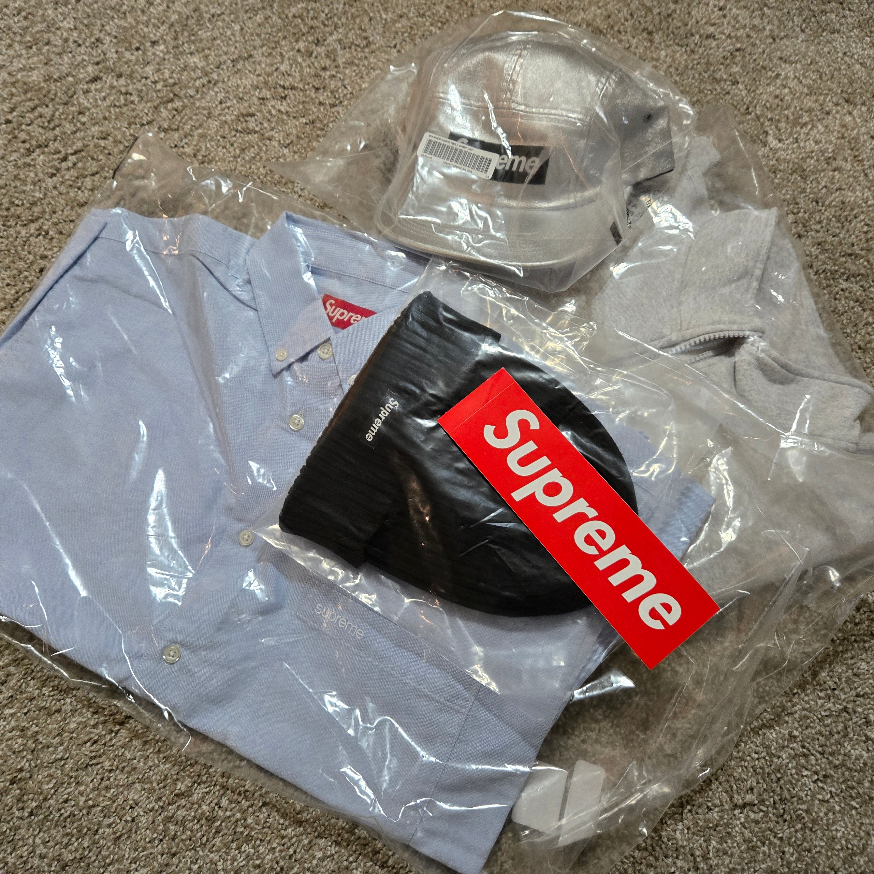 Supreme Washed Chino Twill Camp Cap Silver - 25SS, Supreme Small Box Half Zip Pullover Ash Grey - 25SS 착용 스타일 - 1
