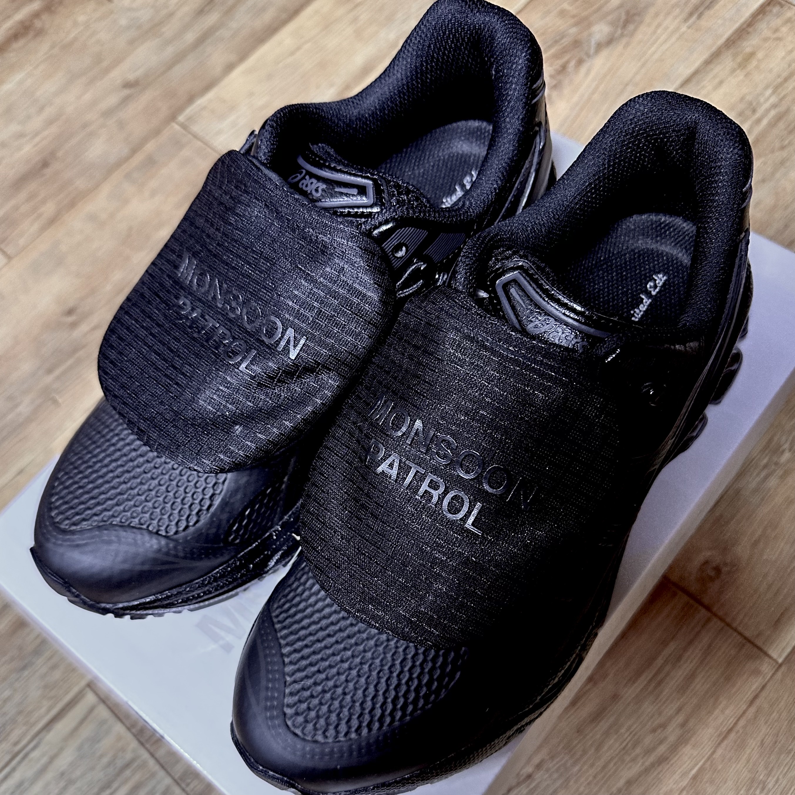 Asics x Limited Edt x SBTG Gel-Kayano 14 Monsoon Patrol Black 착용 스타일 - 2