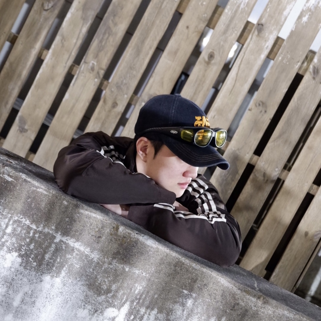 아디다스 오리지널스 트랙 자켓 젠더 뉴트럴 다크 브라운 원더 화이트 - KR 사이즈 착용 스타일 - 3