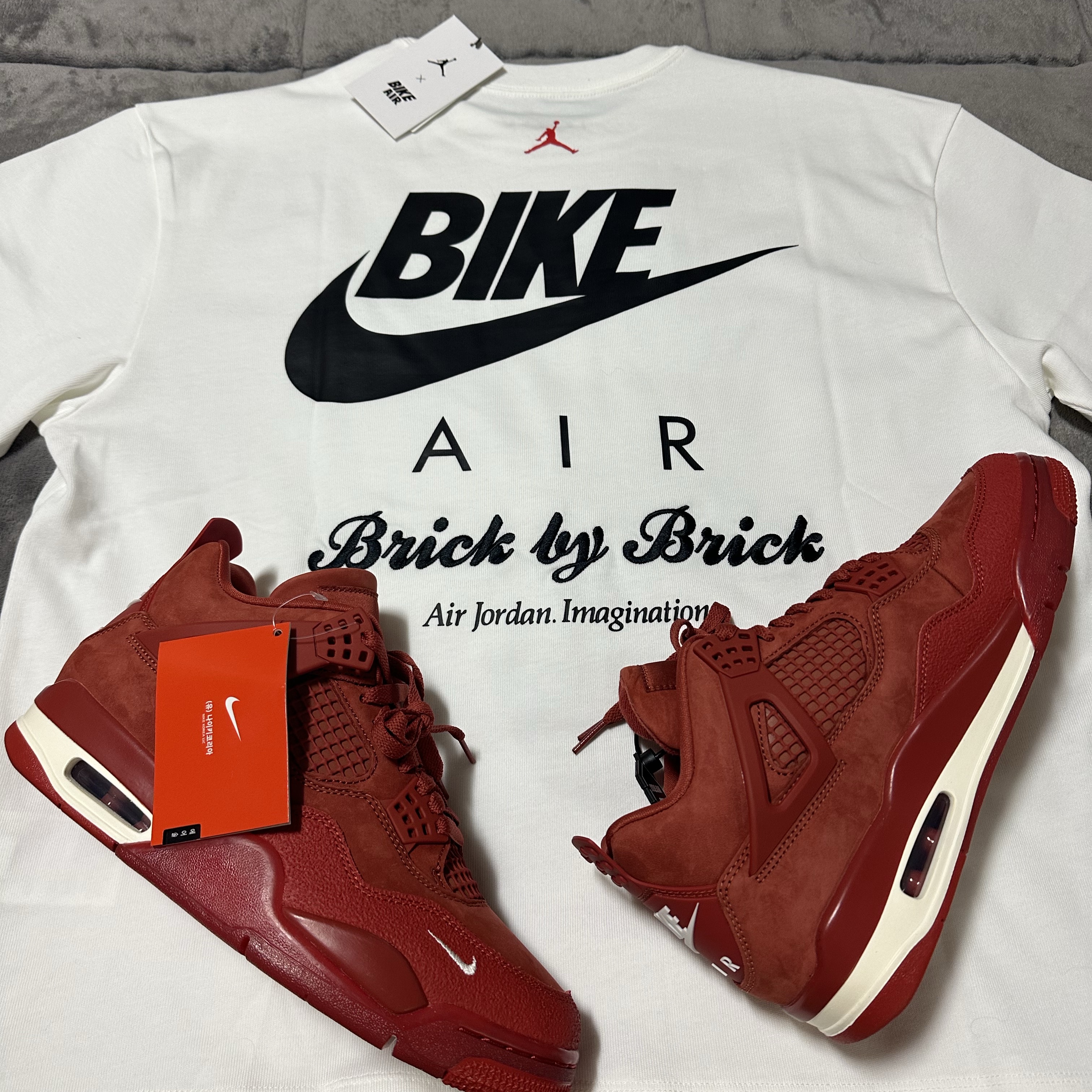 Jordan 4 x Nigel Sylvester Retro OG SP Brick by Brick, Jordan x Nigel Sylvester T-Shirt White (HQ1736-100) 착용 스타일