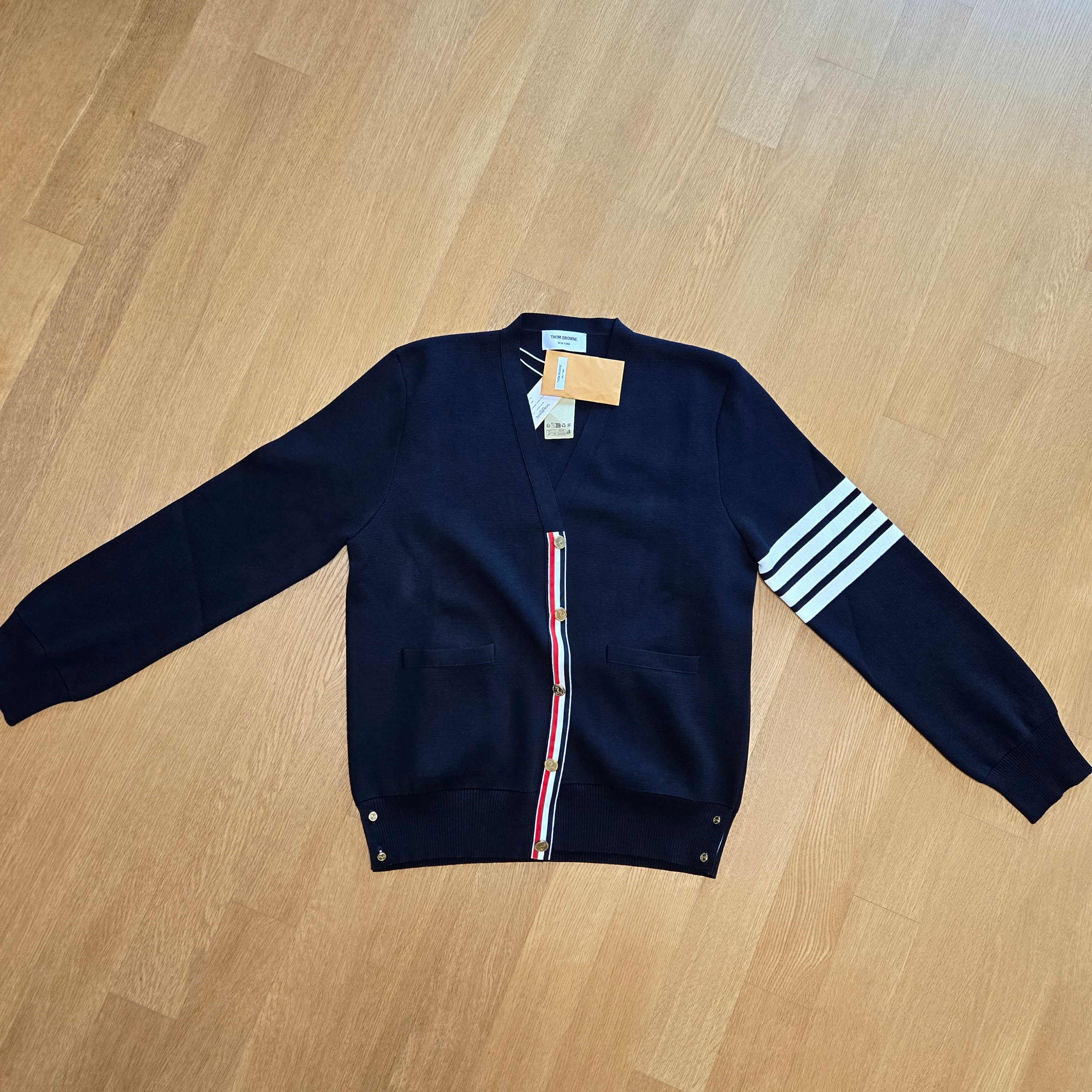 Thom Browne Milano Stitch 4-Bar Cardigan Navy 착용 스타일
