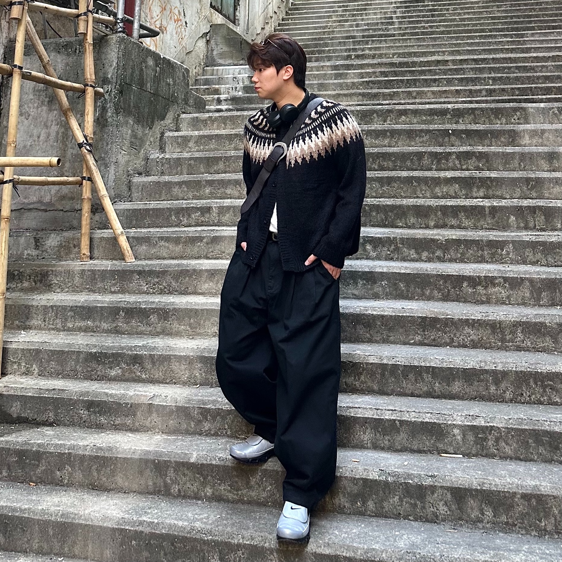 Nike Air Max Plus TNPO Wolf Grey and Black 착용 스타일 - 1