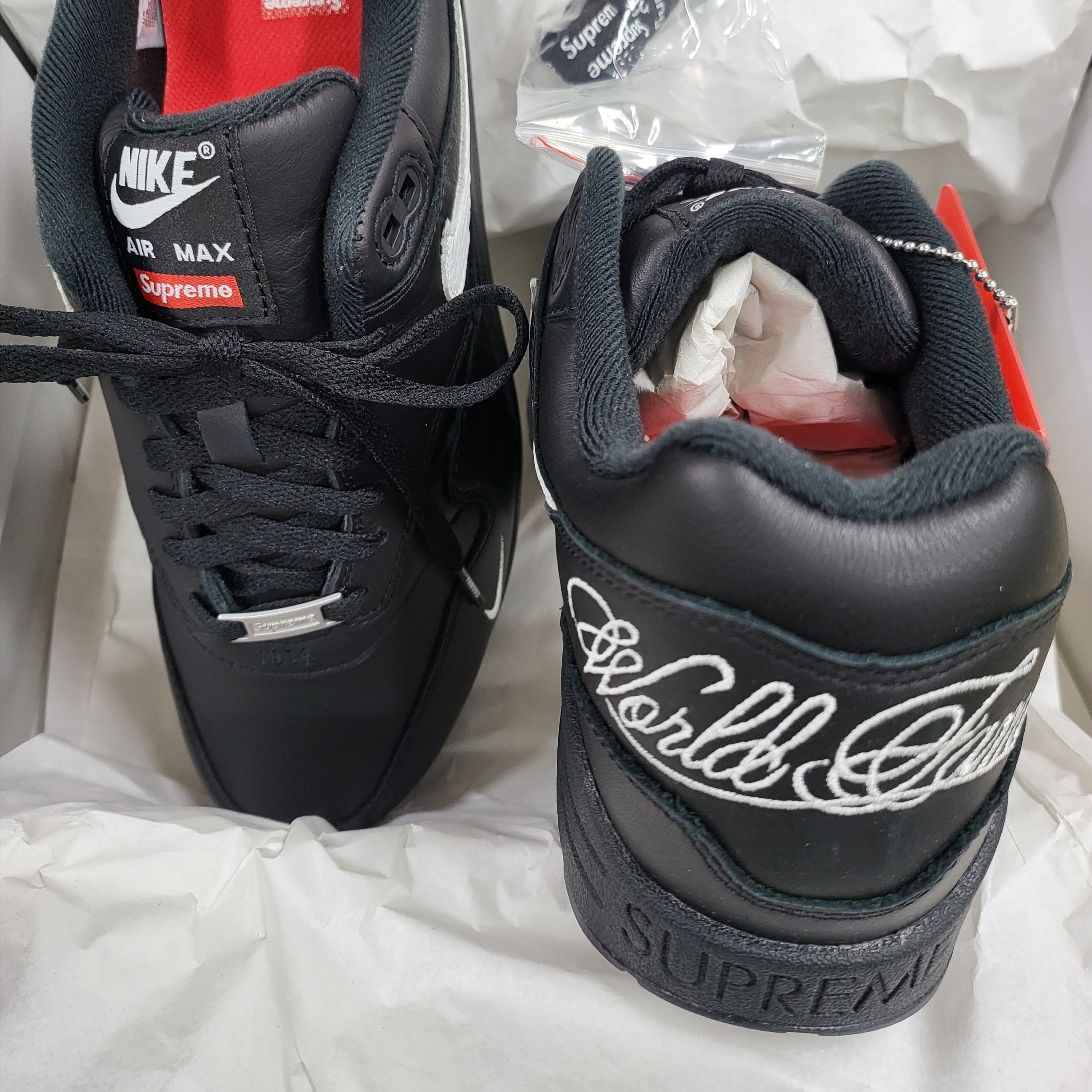 Nike x Supreme Air Max 1 '87 Black White - 25SS 착용 스타일