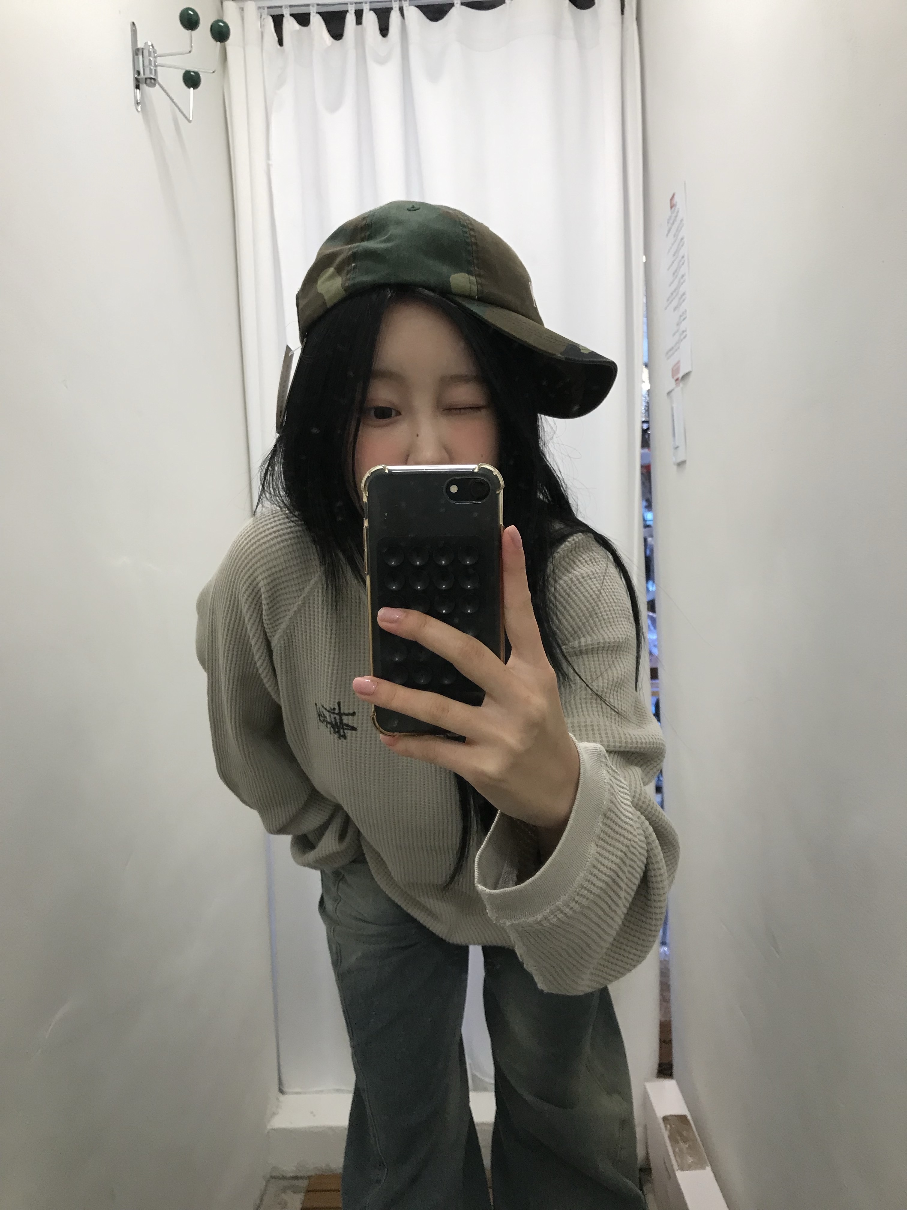 스투시 로우 프로파일 베이직 워시드 스트랩백 우드랜드 카모 착용 스타일 - 3