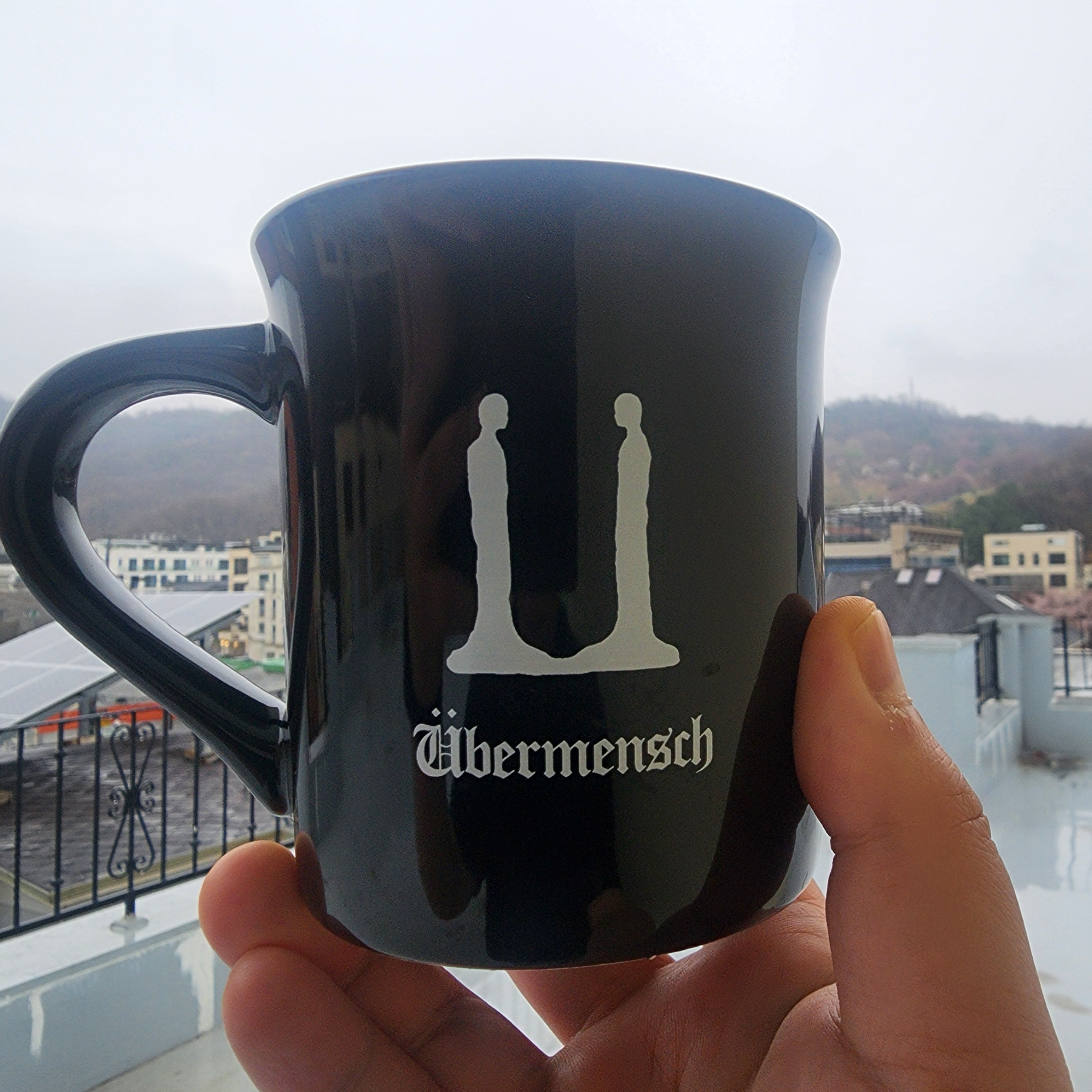 G-DRAGON Ubermensch Mug Cup 360ml Black 착용 스타일