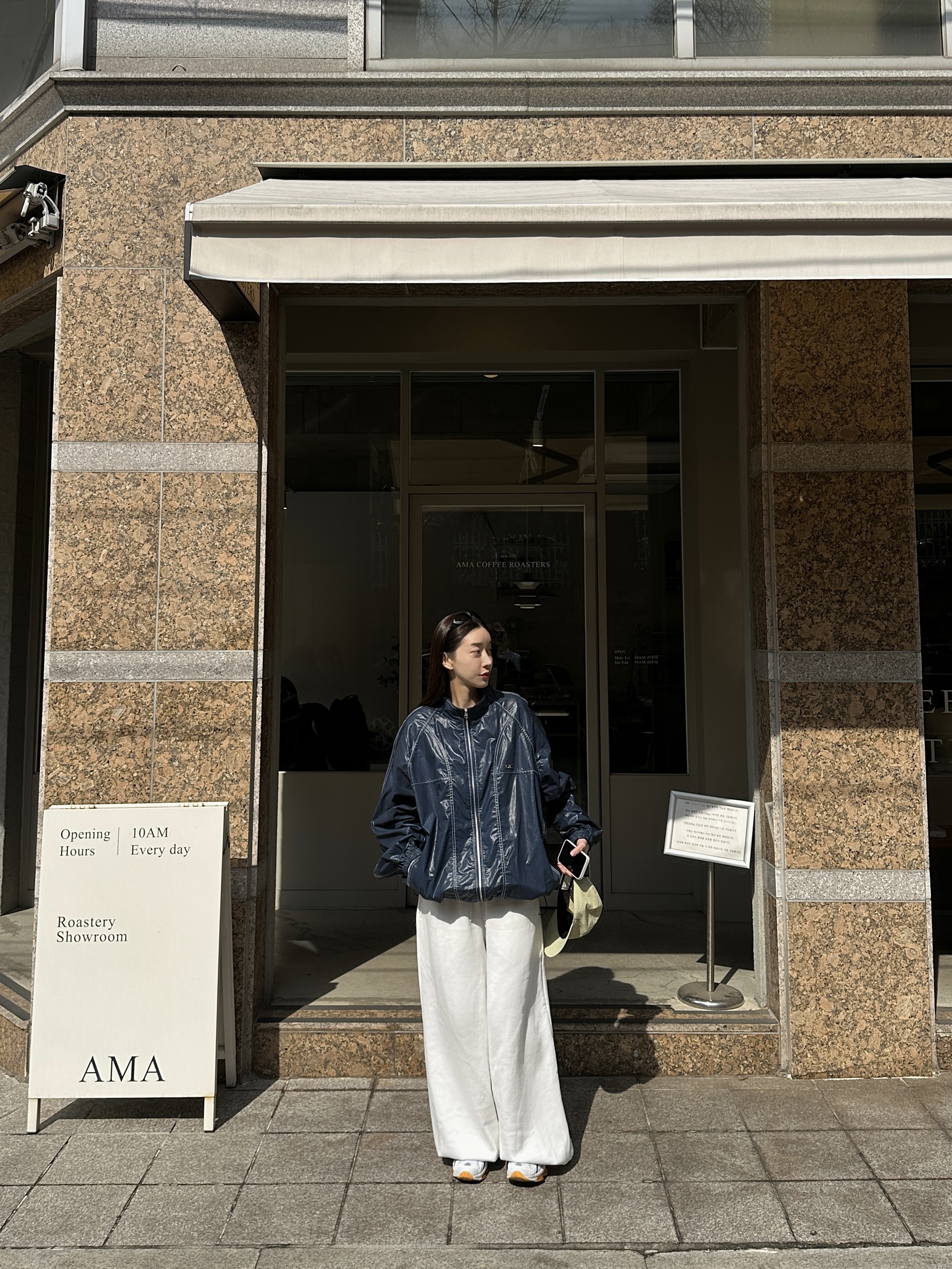 Asics x Kiko Kostadinov Gel-Quantum Zientzia White Blue, Oakley Eye Jacket Redux Matte Black Frame Prizm Grey Lenses High Bridge Fit 착용 스타일 - 3