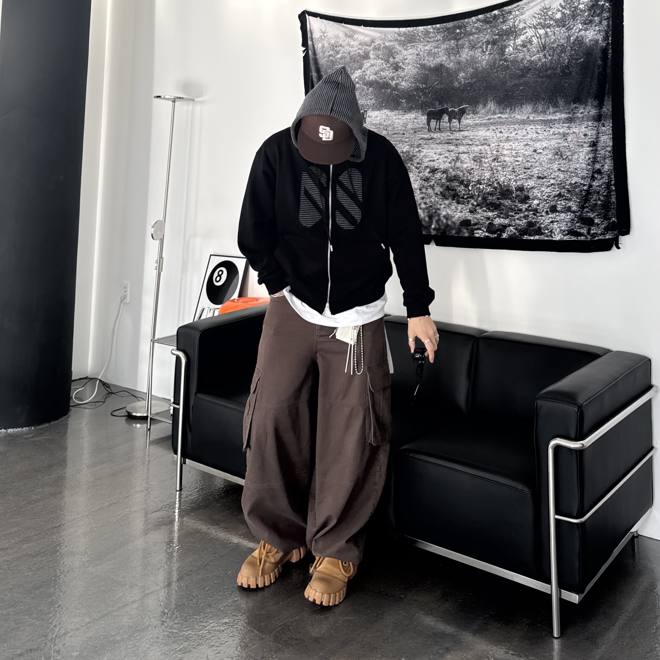젠틀 몬스터 x 메종 마르지엘라 MM212 블랙 클리어, 팀버랜드 x 움베르토 레온 6인치 부츠 위트 누벅 - 미디움 착용 스타일 - 4