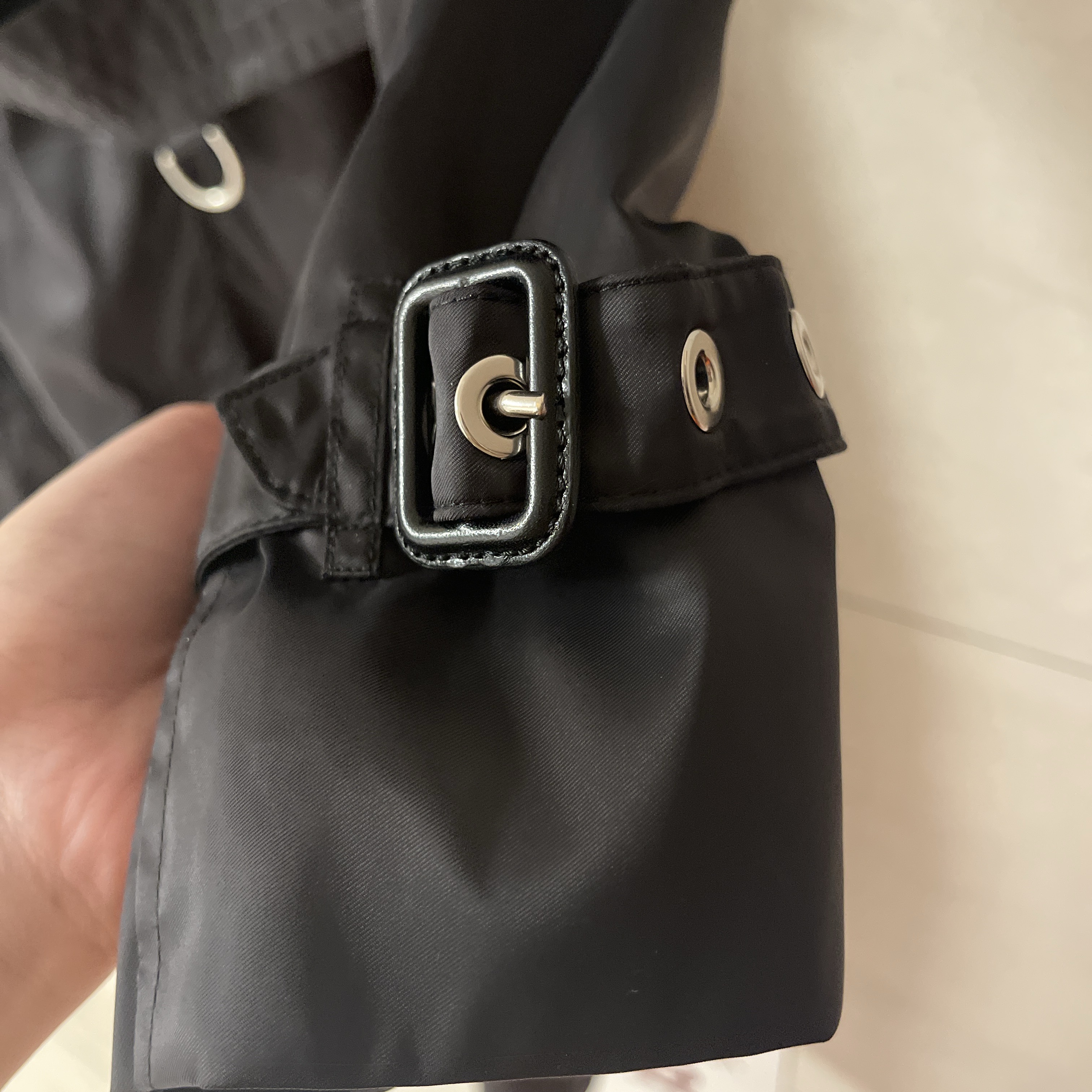 (W) Burberry Detachable Hood Teffeta Kensington Trench Coat Black 착용 스타일 - 10