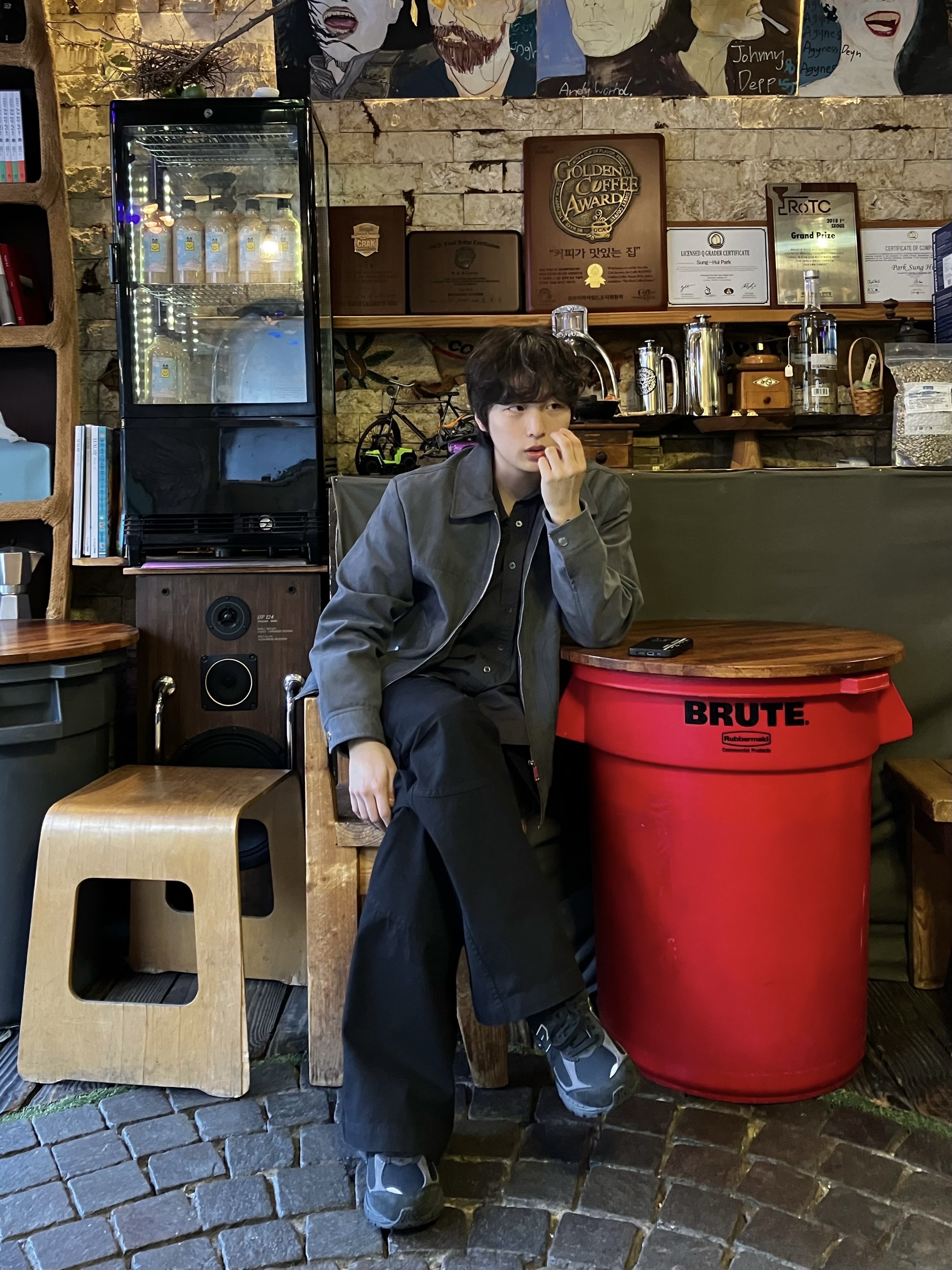 New Balance 2002 Black, New Balance 2002R Black 착용 스타일 - 1