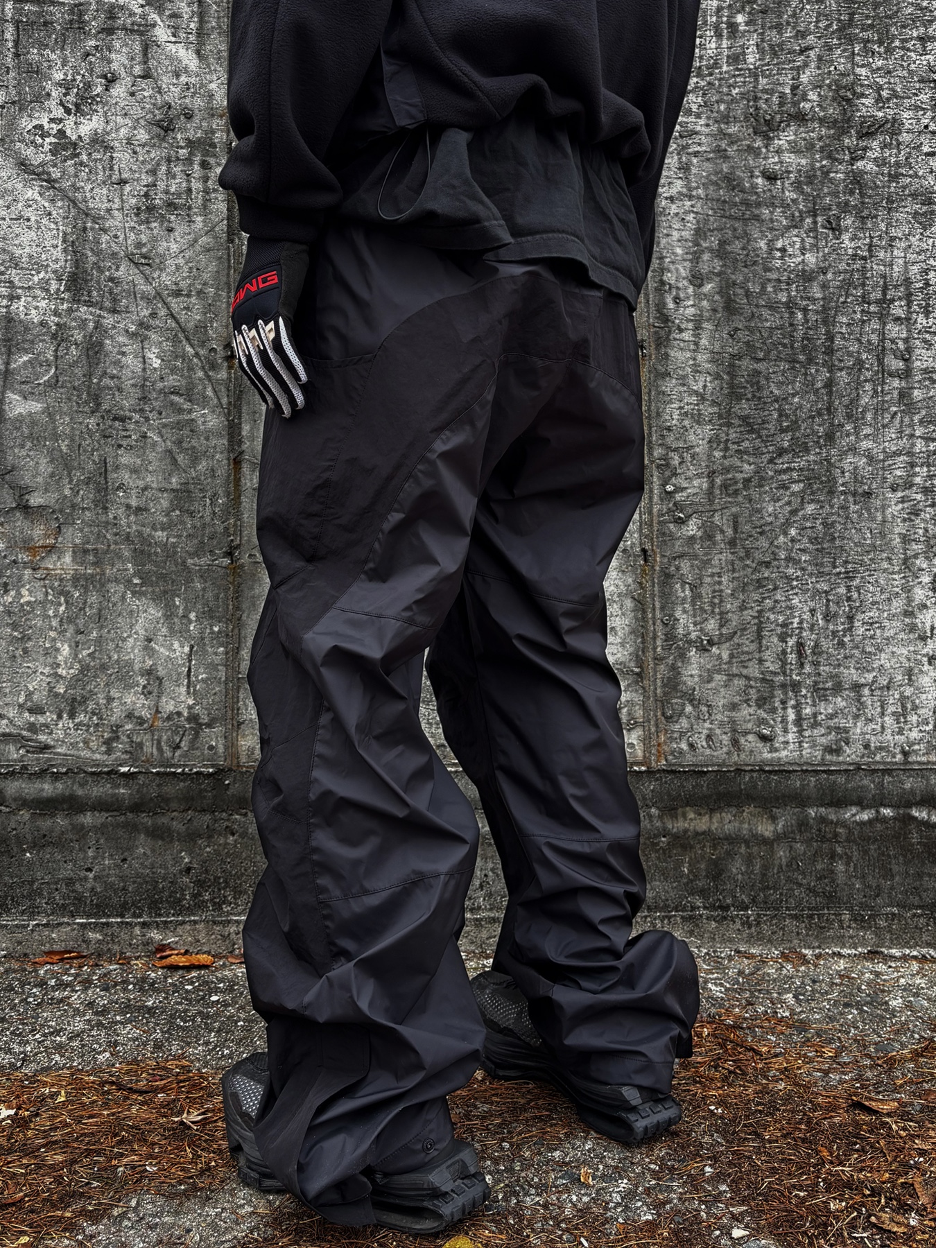 Nike x Matthew M Williams Zoom 004 Triple Black, Wapworks Denier Curved Track Pants 착용 스타일 - 2