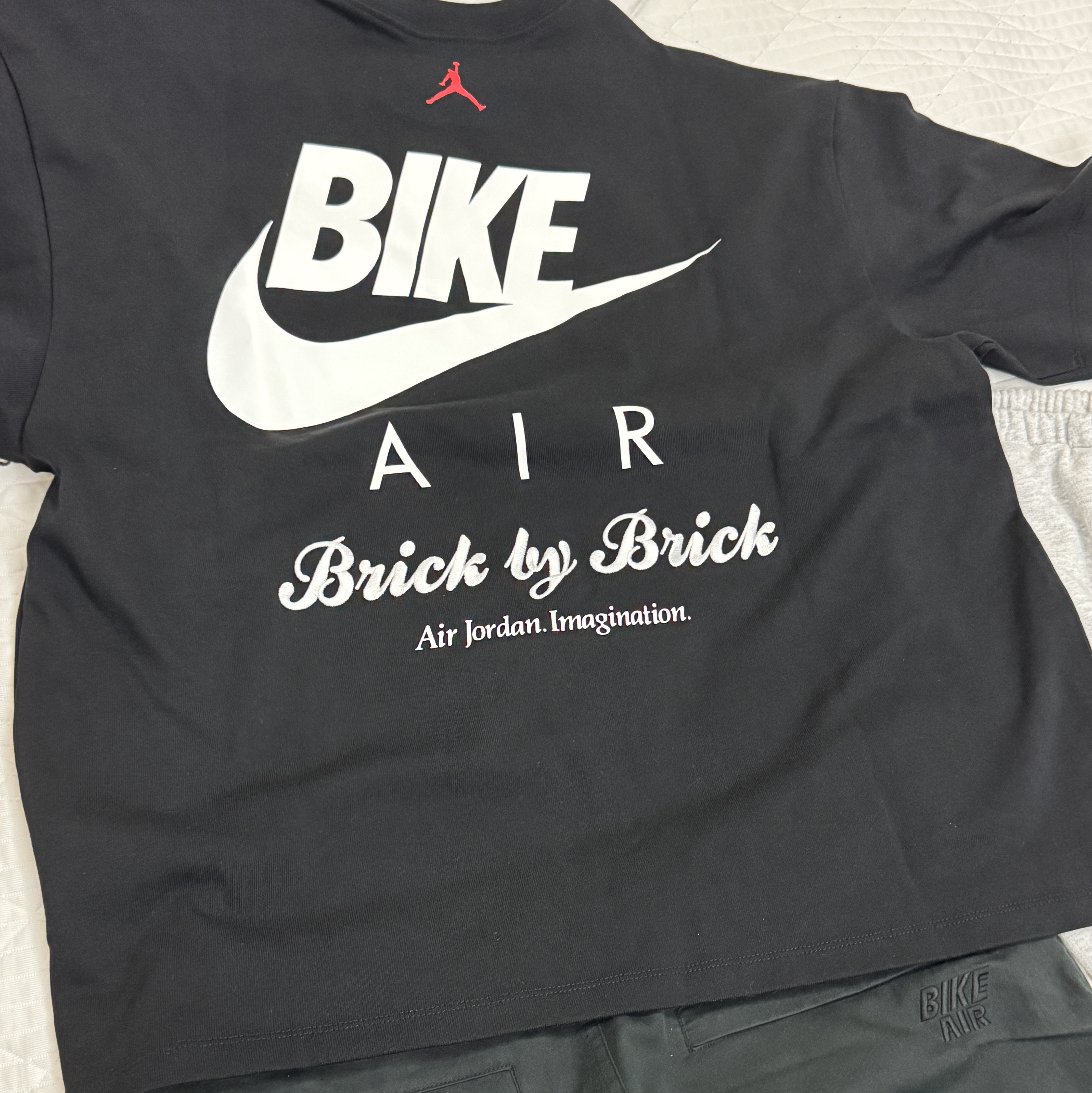 Jordan x Nigel Sylvester T-Shirt Black (HQ1736-010), Jordan x Nigel Sylvester Bike Pants Black (HQ1734-010) 착용 스타일