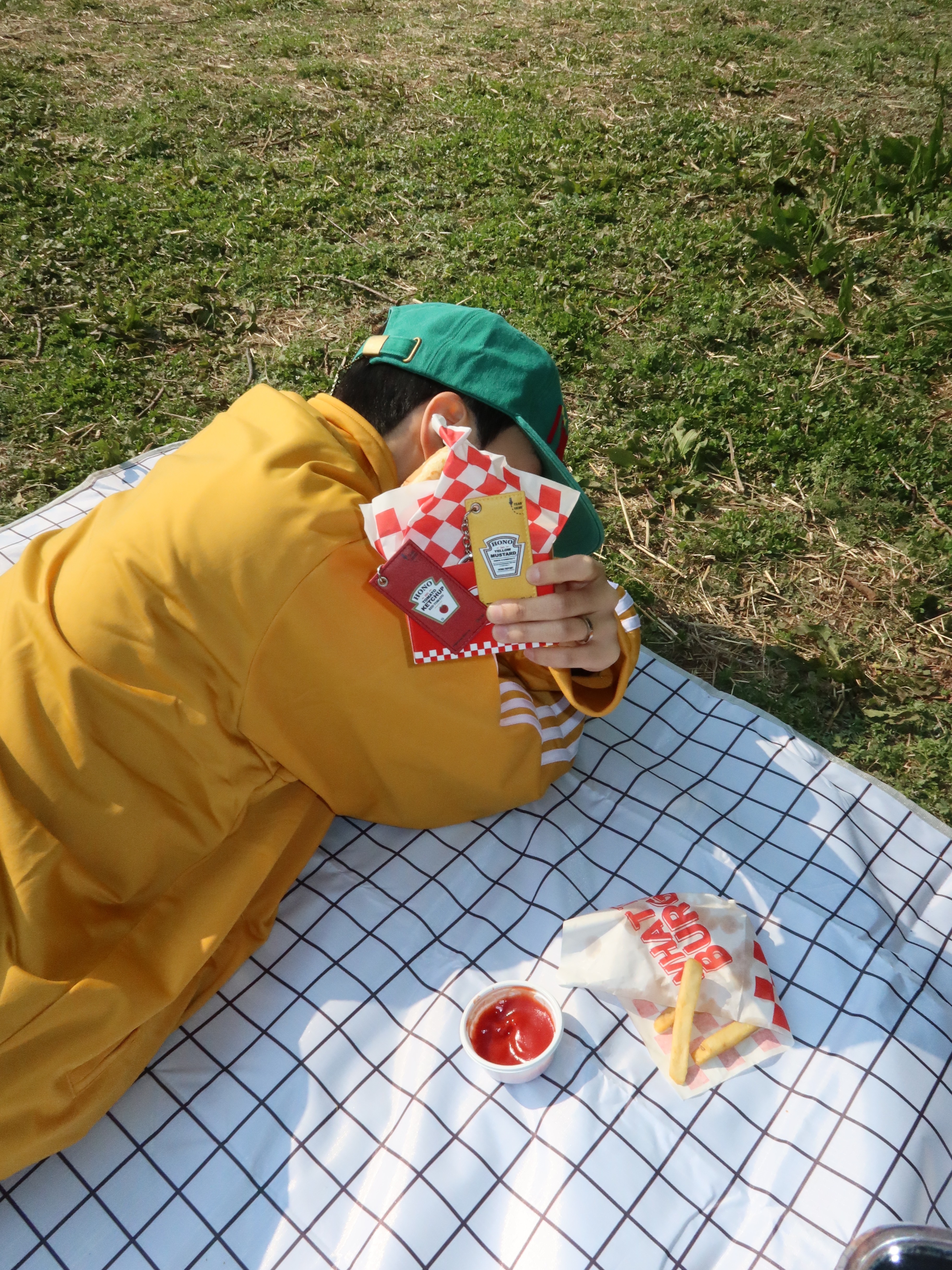 호노 리포트 오브젝트 키링 머스타드, 호노 리포트 오브젝트 키링 토마토 케첩 착용 스타일 - 5