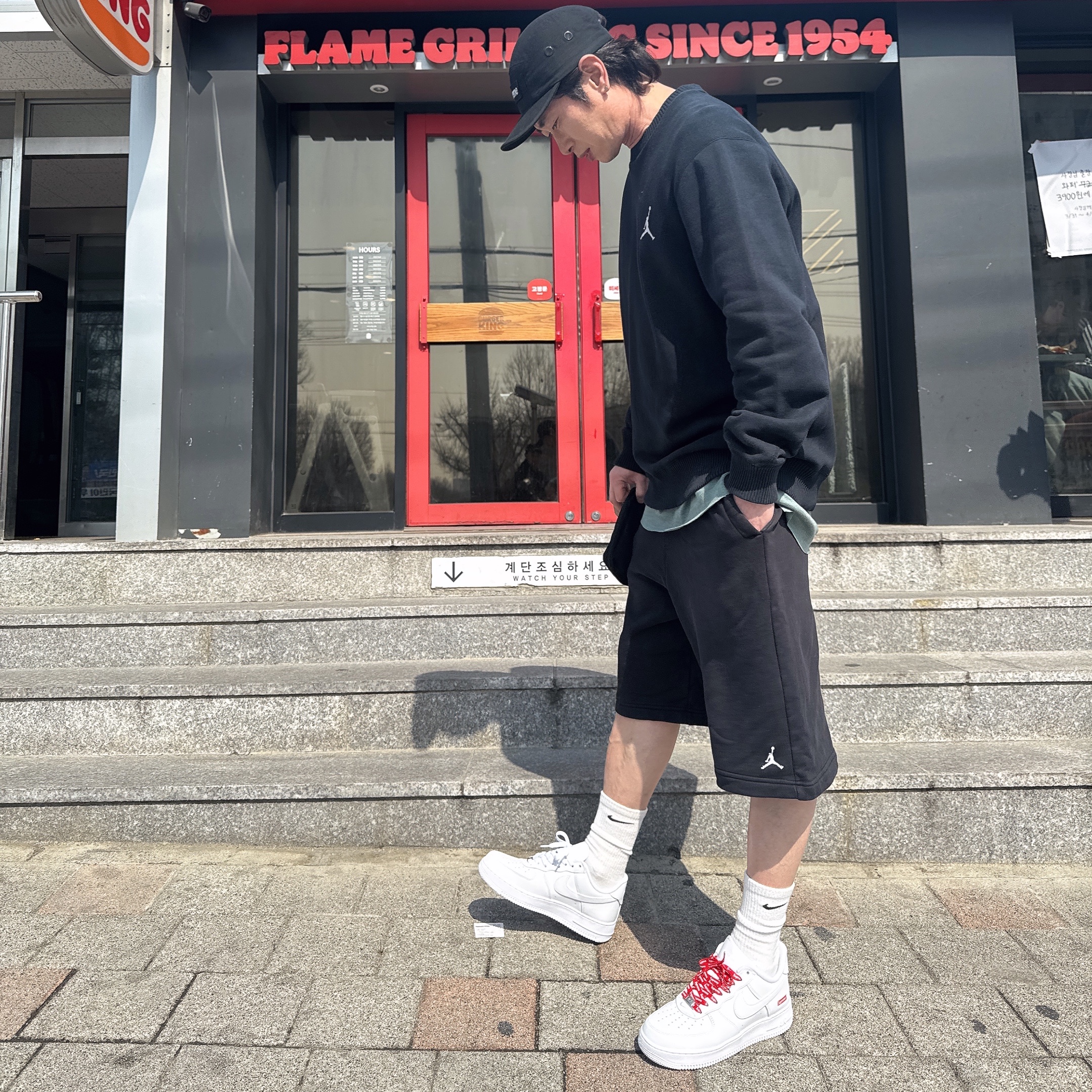 Nike x Supreme Air Force 1 Low White, Supreme Military Camp Cap Black - 25SS 착용 스타일