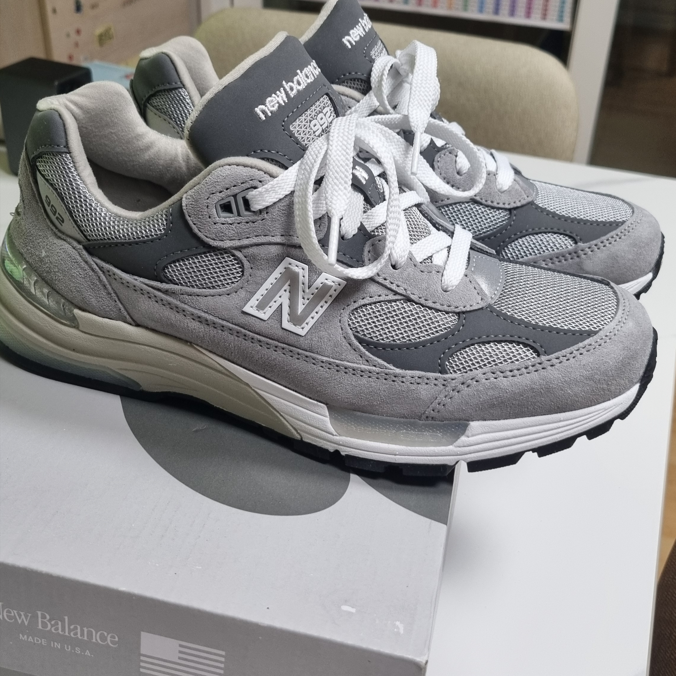 New Balance 992 Made in USA Core Grey Silver Metallic 착용 스타일