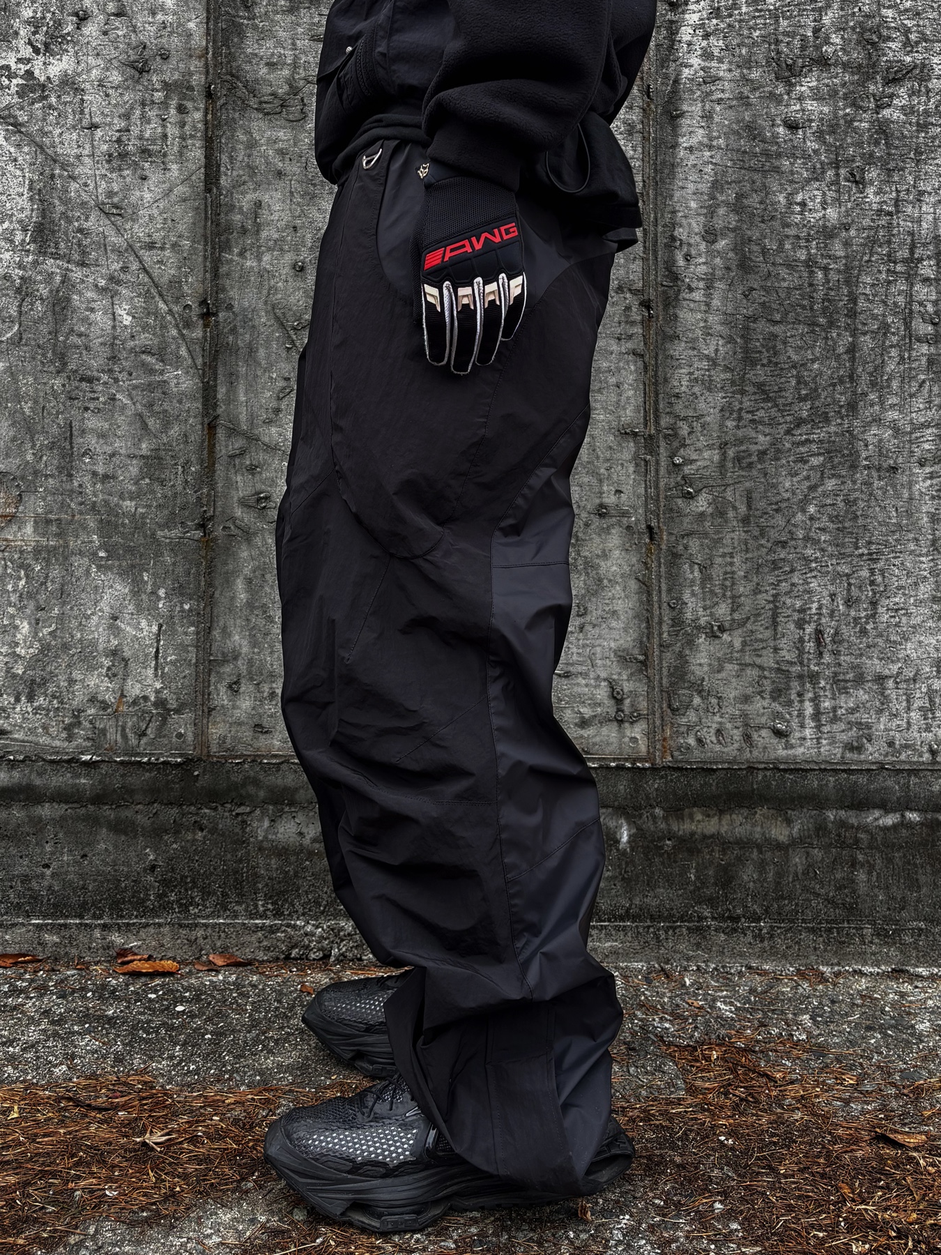 Nike x Matthew M Williams Zoom 004 Triple Black, Wapworks Denier Curved Track Pants 착용 스타일 - 3