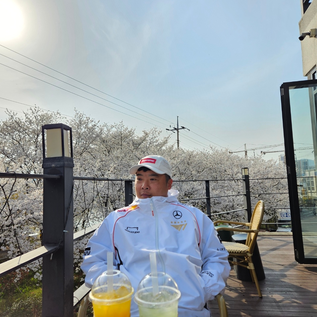 Nike x Supreme Air Force 1 Low Flax, Supreme Mesh Pocket Camp Cap White - 23FW 착용 스타일 - 3