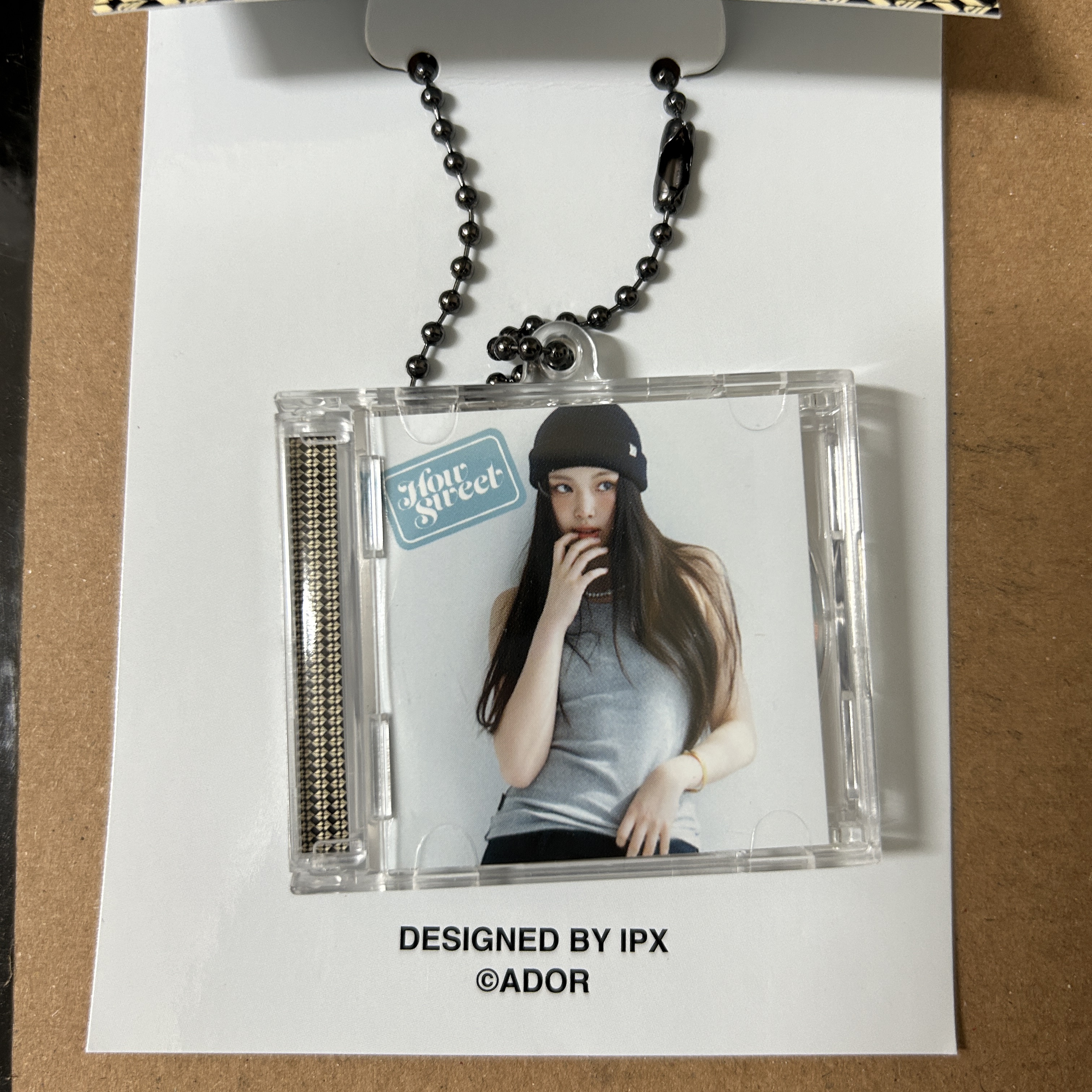 NewJeans How Sweet Mini CD Case Keyring Hyein 착용 스타일