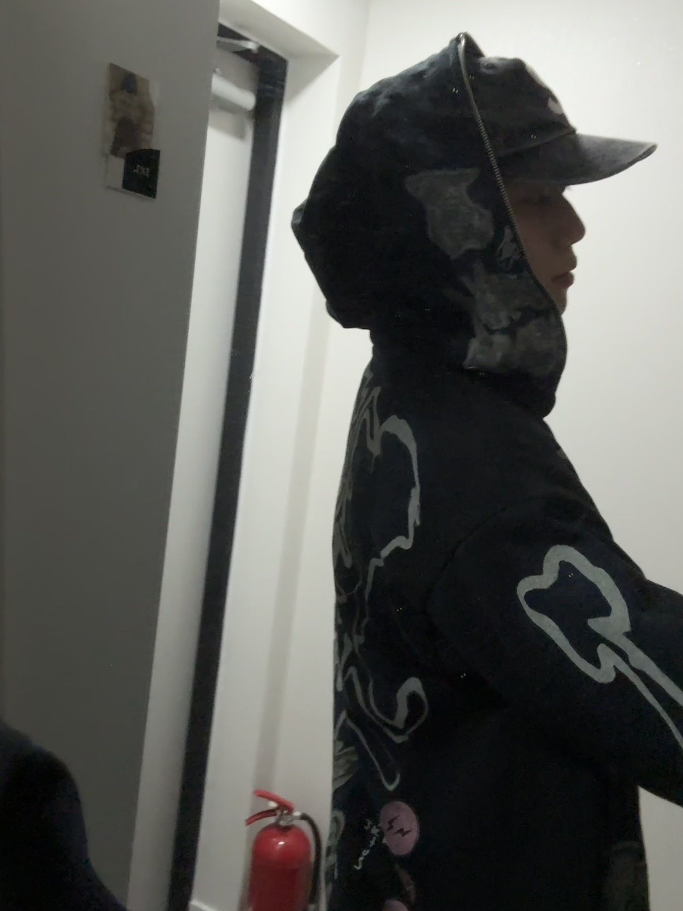 Supreme Pigment Coated S Logo 6-Panel Black - 25SS, Travis Scott Cactus Jack x Fragment Skeleton Graffiti Full Zip Hoodie Redux Brown 착용 스타일 - 1