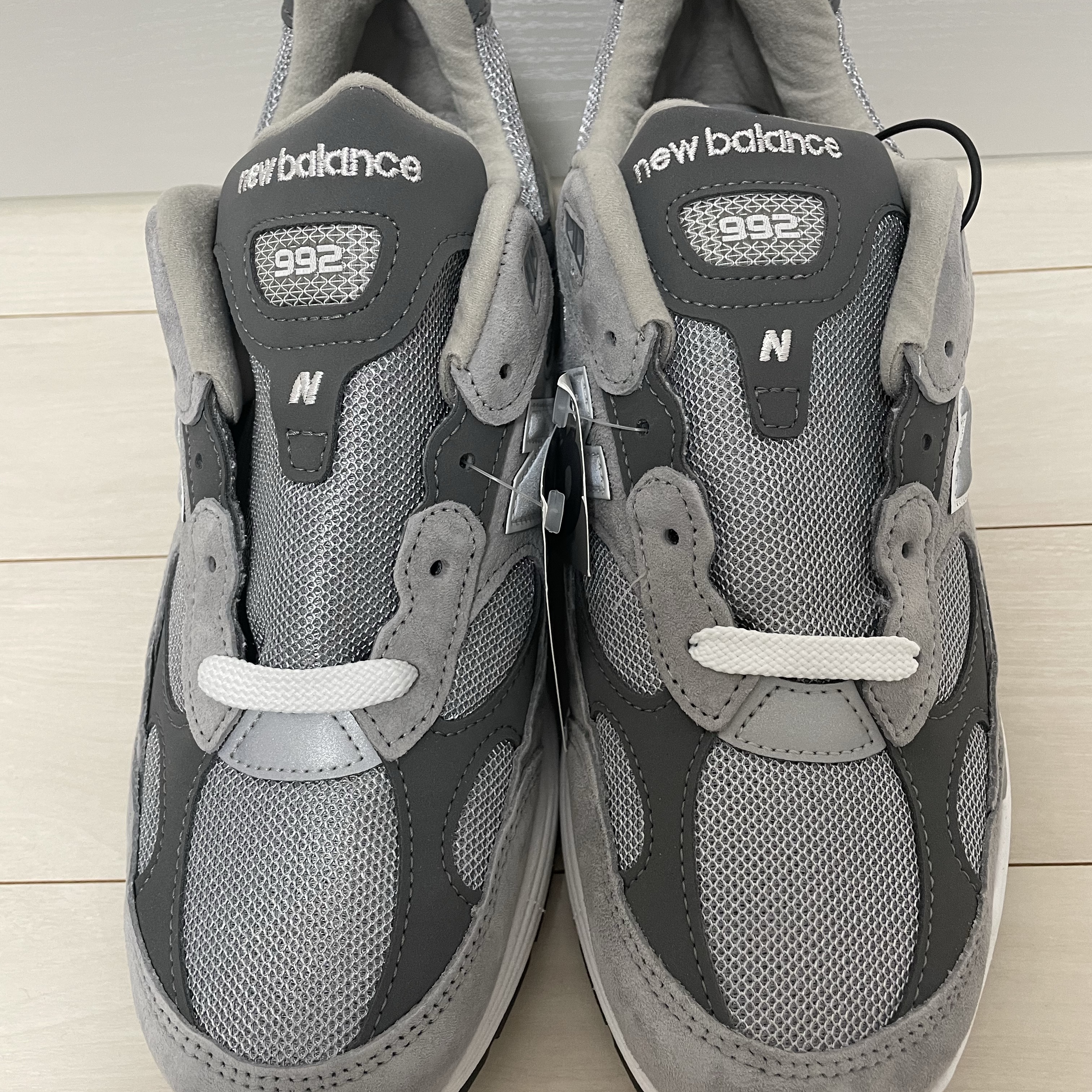 New Balance 992 Made in USA Core Grey Silver Metallic 착용 스타일