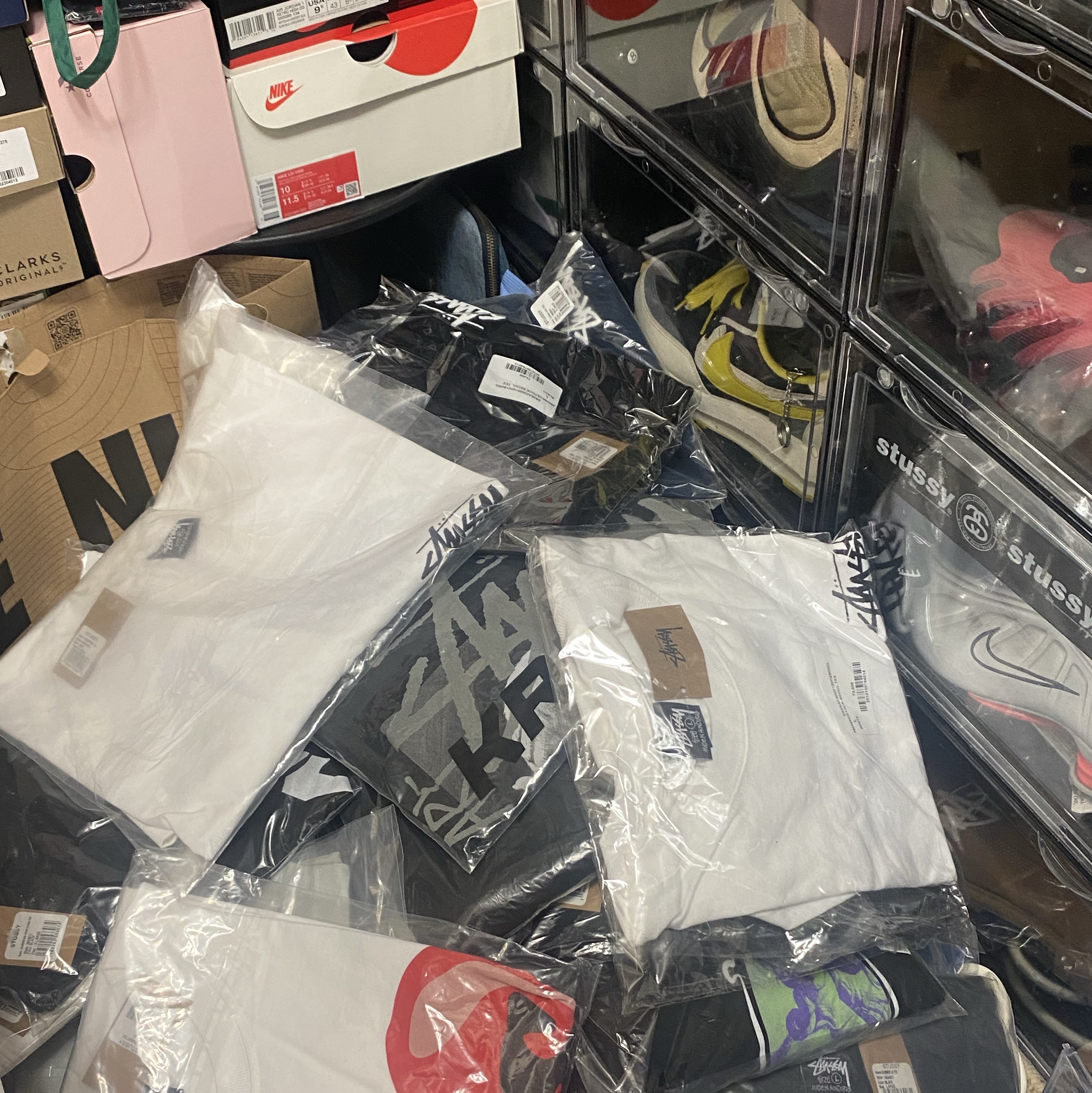 Stussy x Goldie Metalheadz 30 T-Shirt Black, Stussy x Cactus Plant Flea Market Heart T-Shirt 착용 스타일