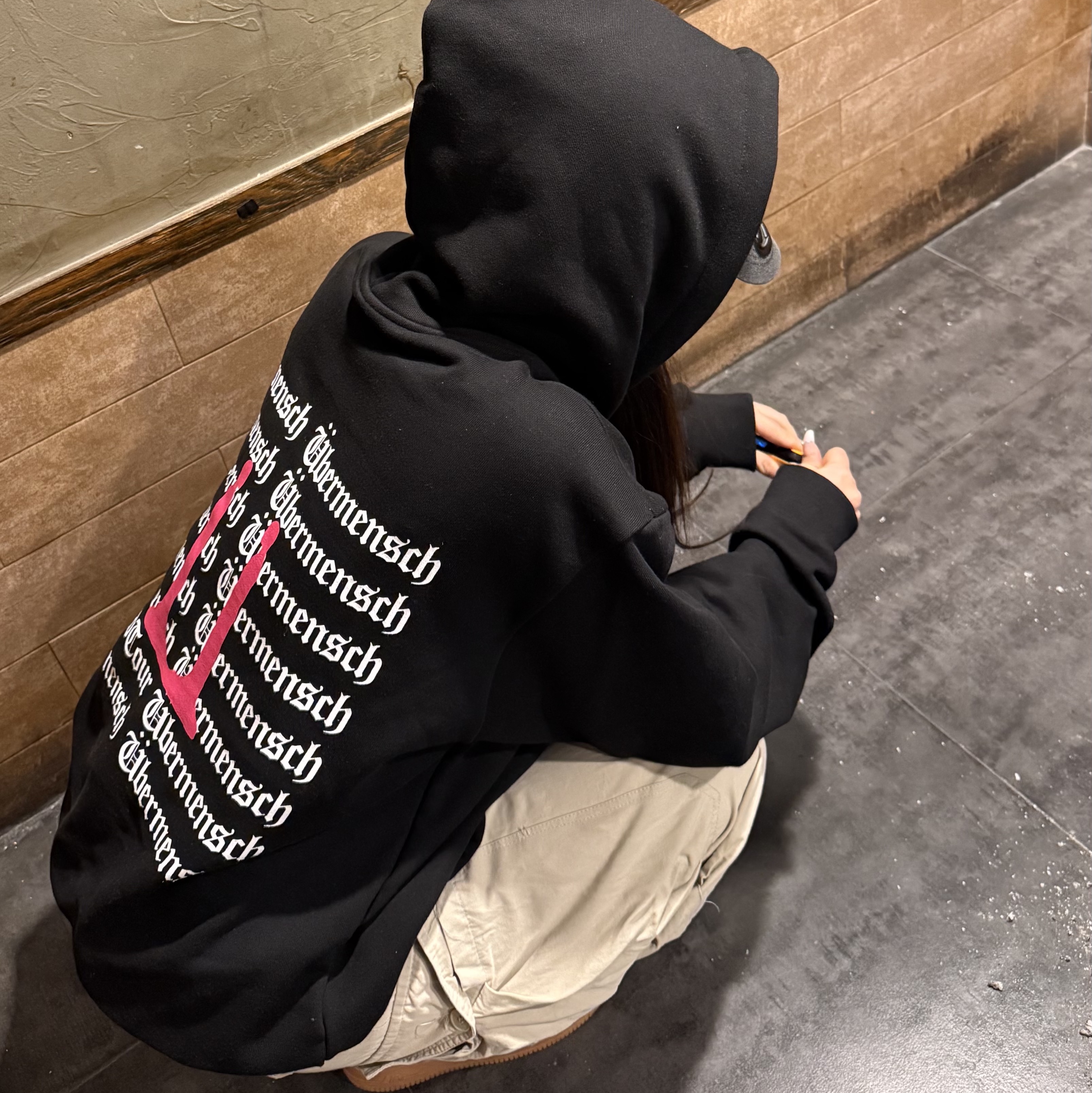 G-DRAGON Ubermensch Hoodie Black 착용 스타일