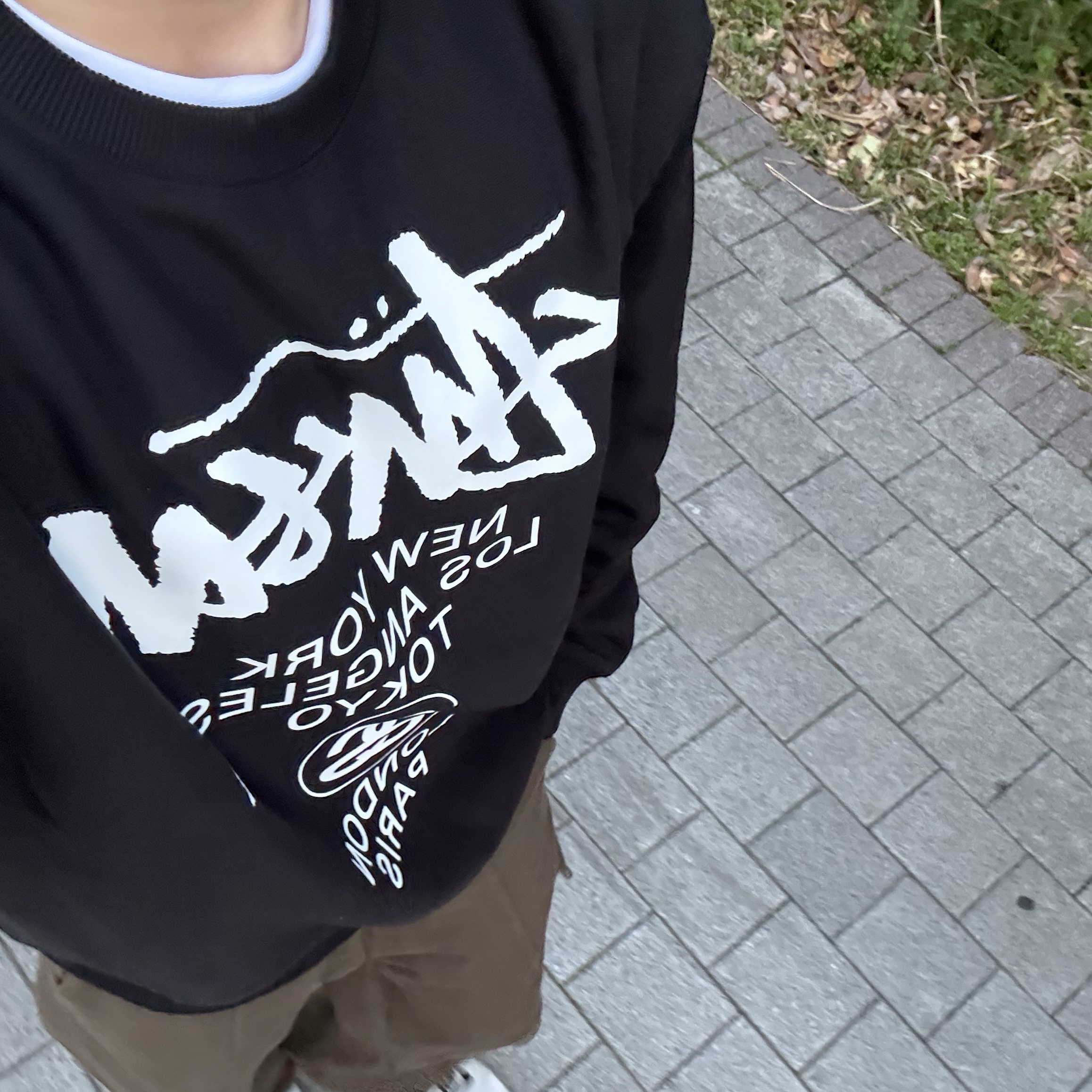 Stussy World Tour Crew Black 2023 착용 스타일