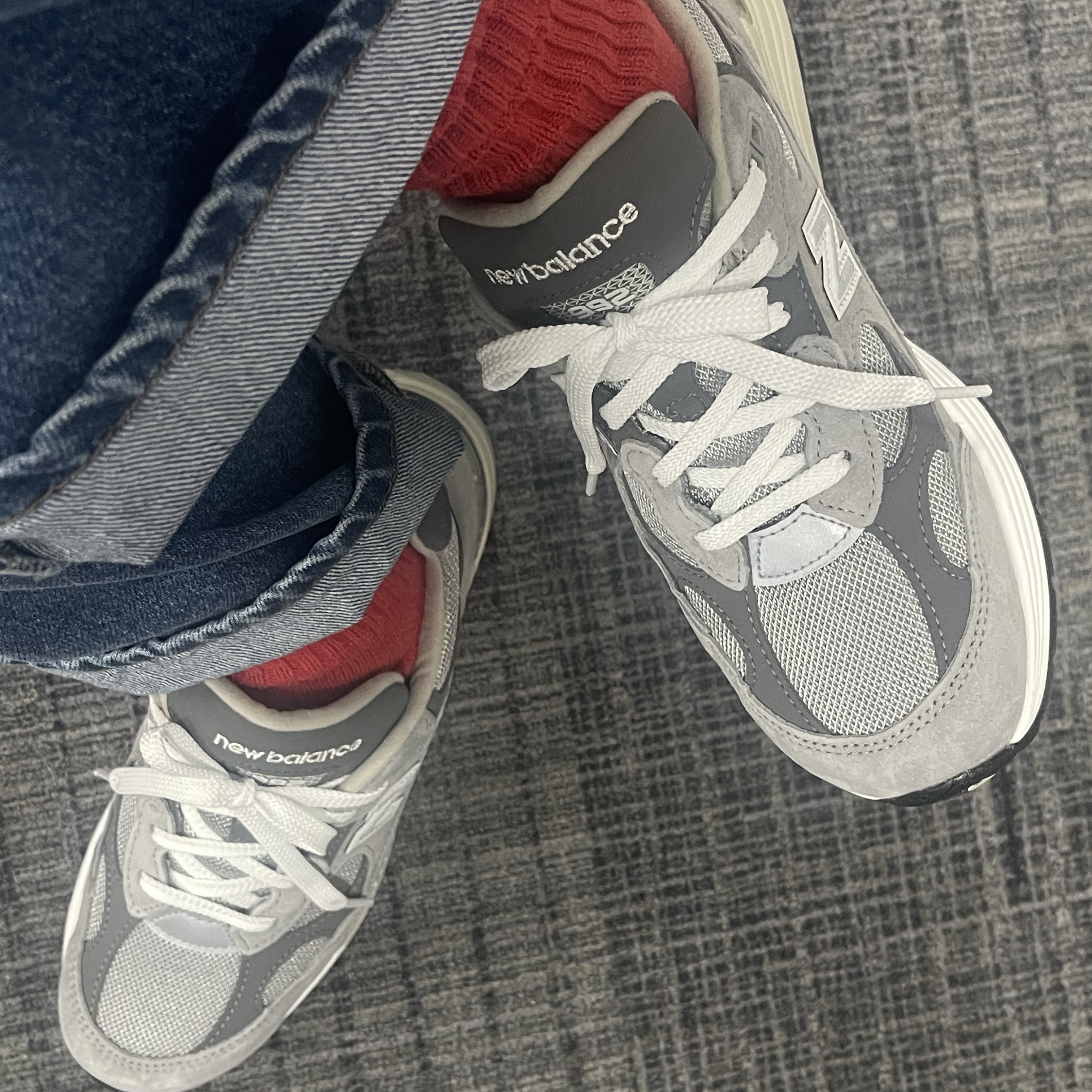 New Balance 992 Made in USA Core Grey Silver Metallic 착용 스타일 - 1