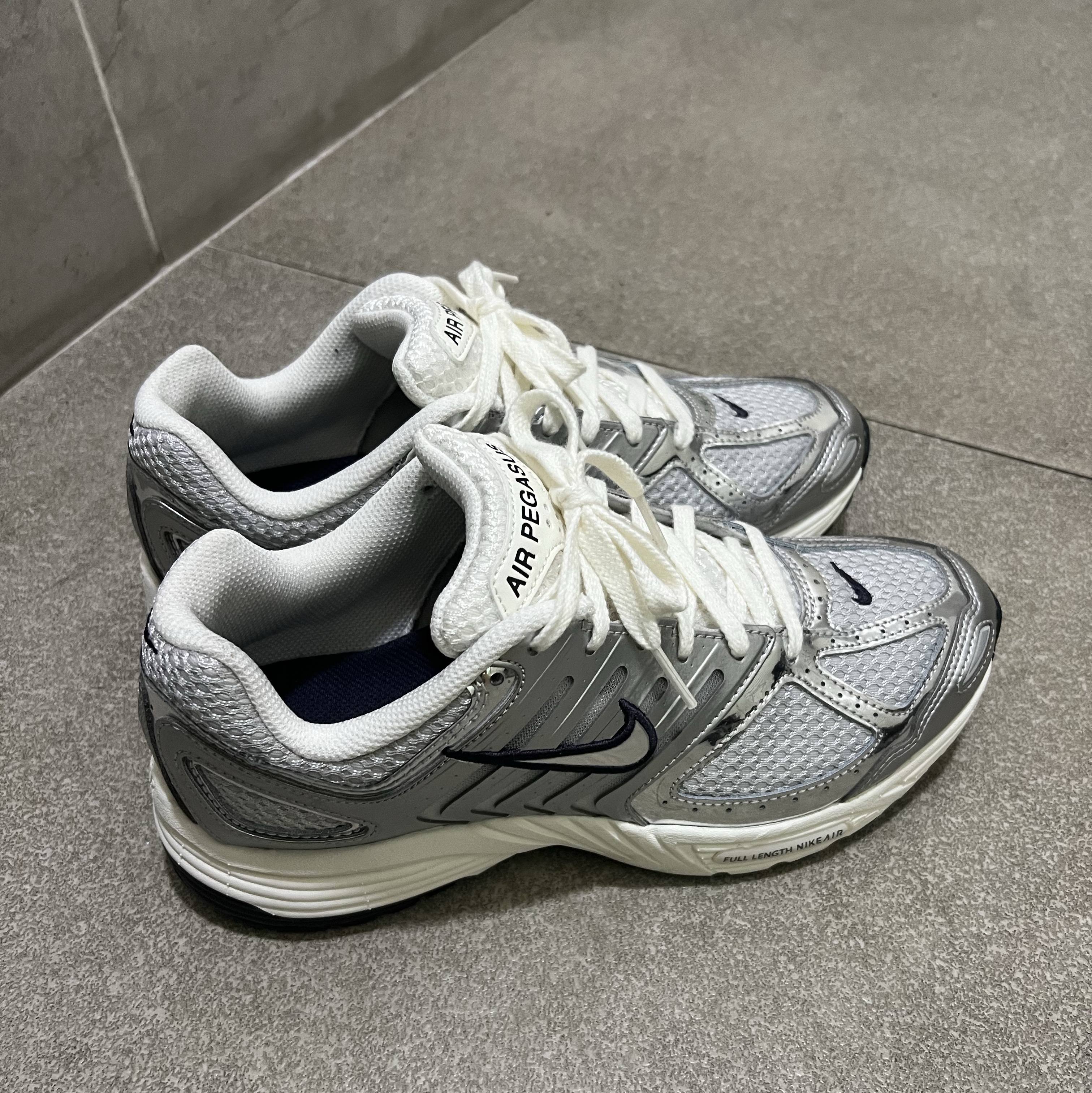 (W) Nike Air Pegasus 2K5 Photon Dust Chrome 착용 스타일 - 1