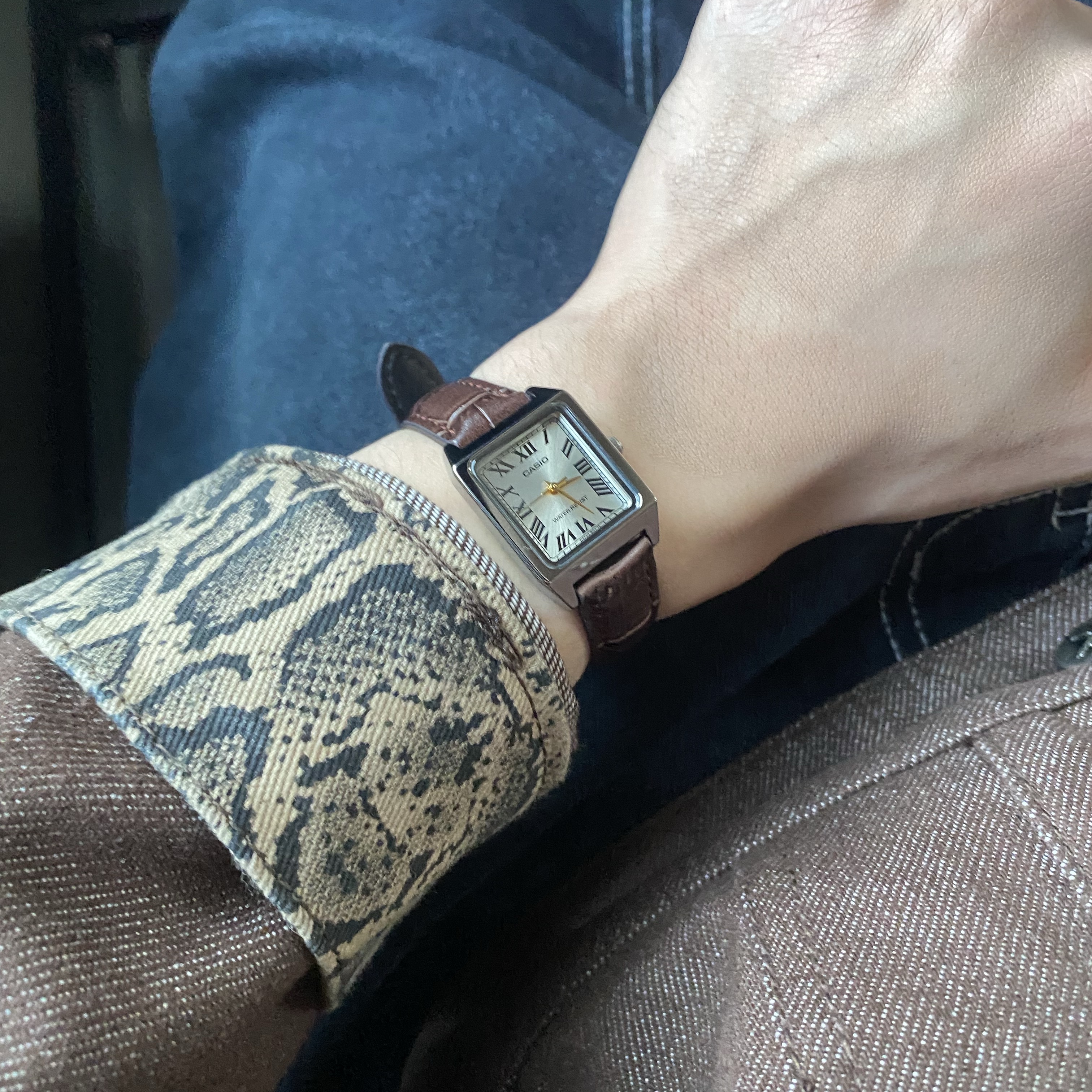 Casio LTP-V007L-9B 착용 스타일