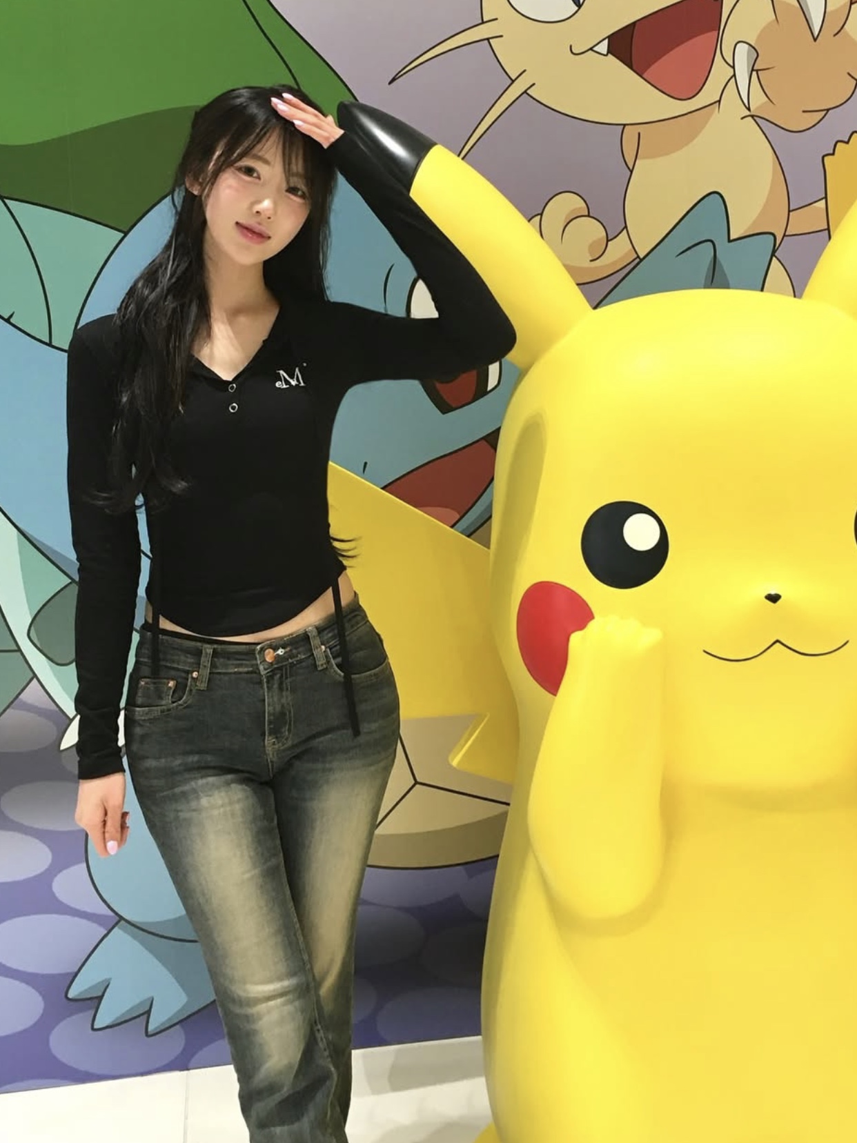 무센트 루엔 시그니처 슬림 후드티 블랙 착용 스타일 - 1