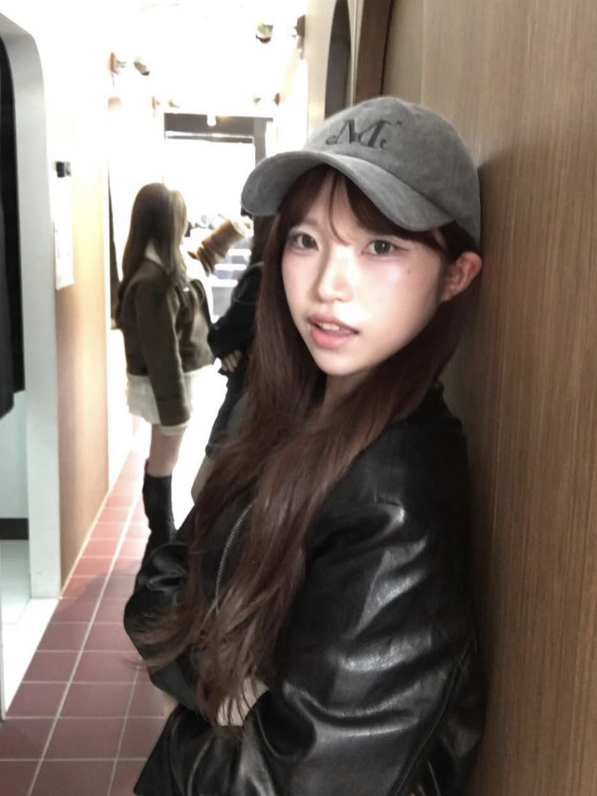 MUCENT Signature Ballcap Dyeing Gray Denim 착용 스타일 - 3