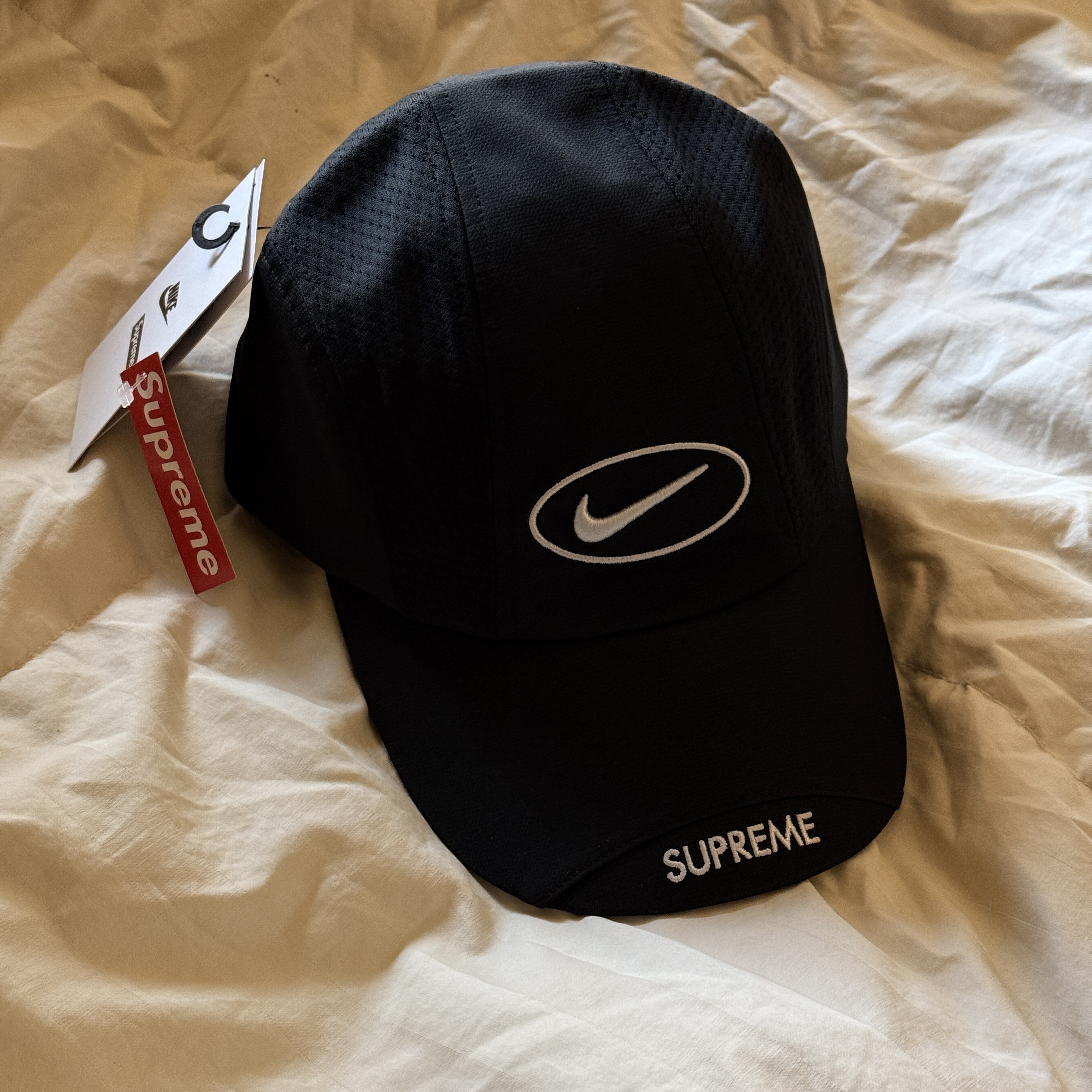 Supreme x Nike Running Hat Black - 25SS 착용 스타일