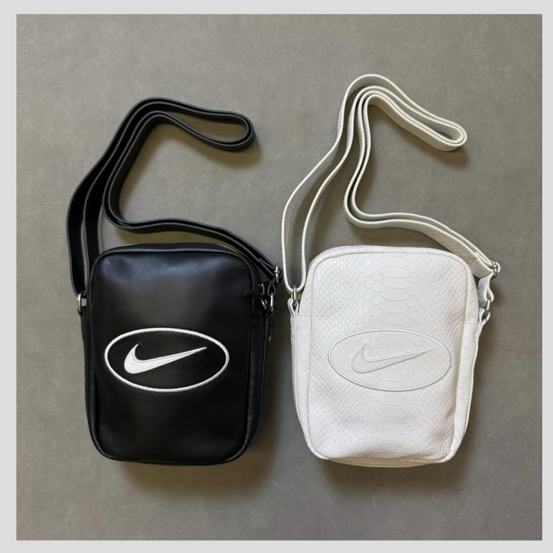 Supreme x Nike Leather Shoulder Bag Black - 25SS, Supreme x Nike Leather Shoulder Bag Snakeskin - 25SS 착용 스타일 - 5