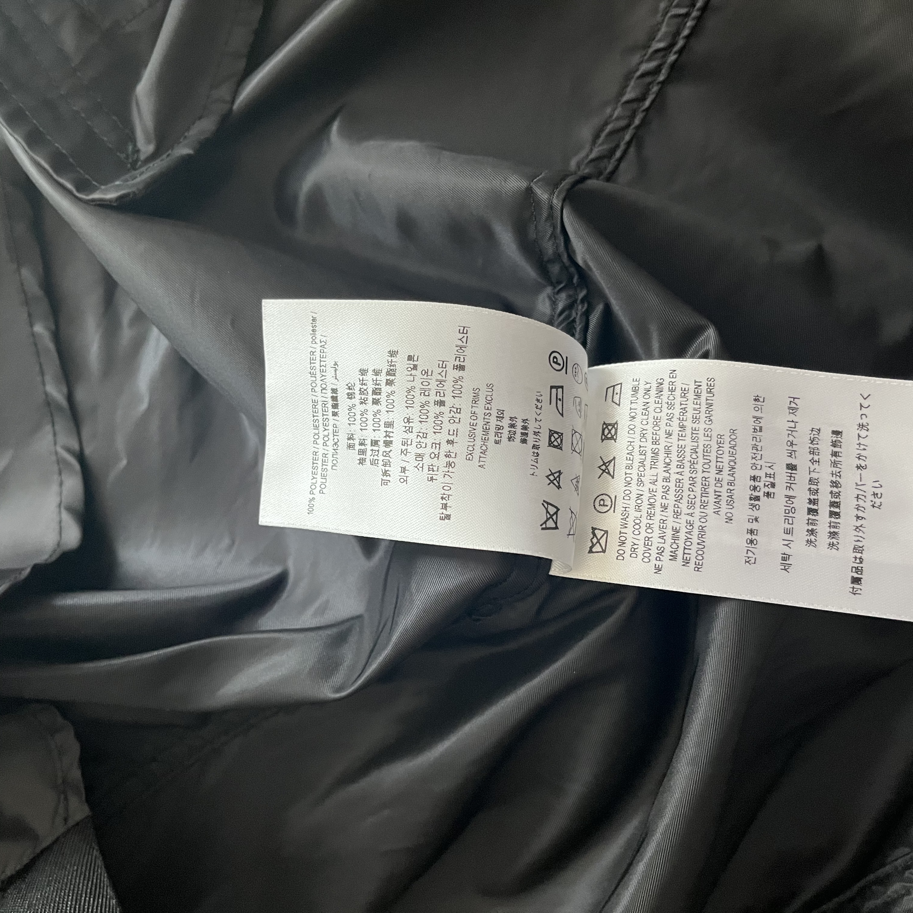 (W) Burberry Detachable Hood Teffeta Kensington Trench Coat Black 착용 스타일 - 6